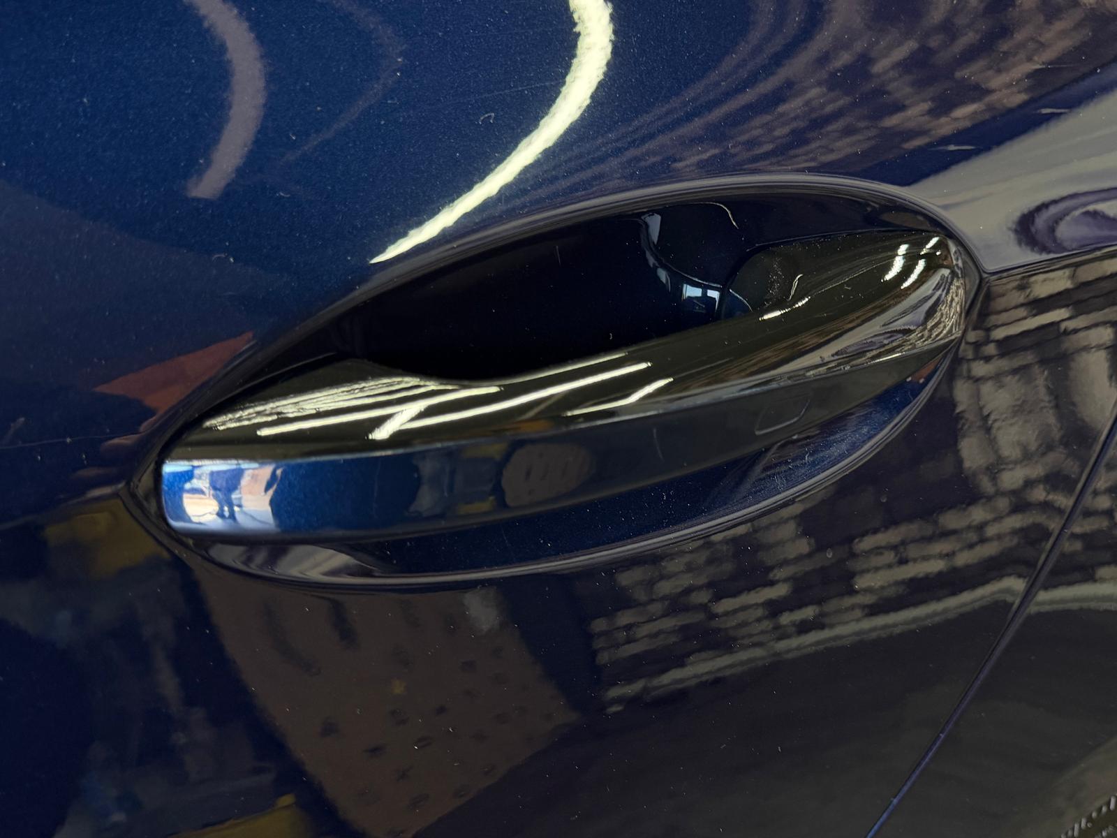MERCEDES-BENZ AMG E 53 Limited Blue&Black Performance 4Matic+ Speedshift 9G-TCT-image-18