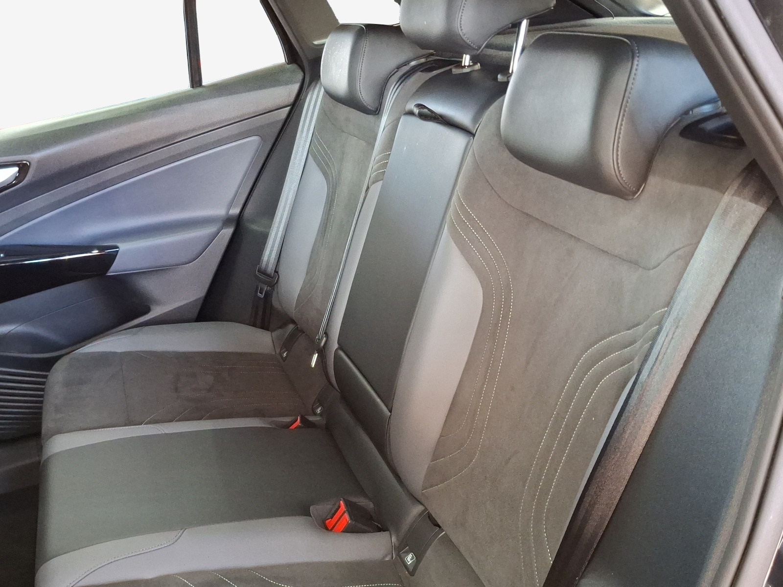 VW ID.4 Pro Performance 77 kWh 75 Edition-image-11