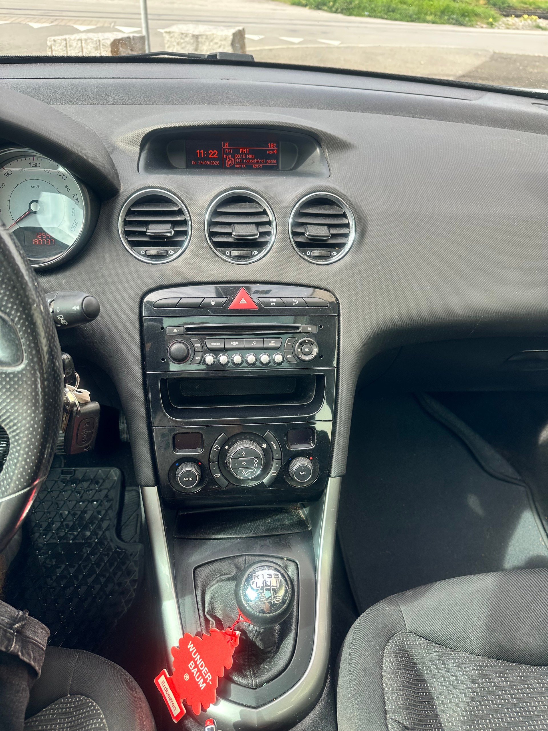 PEUGEOT 308 1.6 16V Turbo Allure-image-11