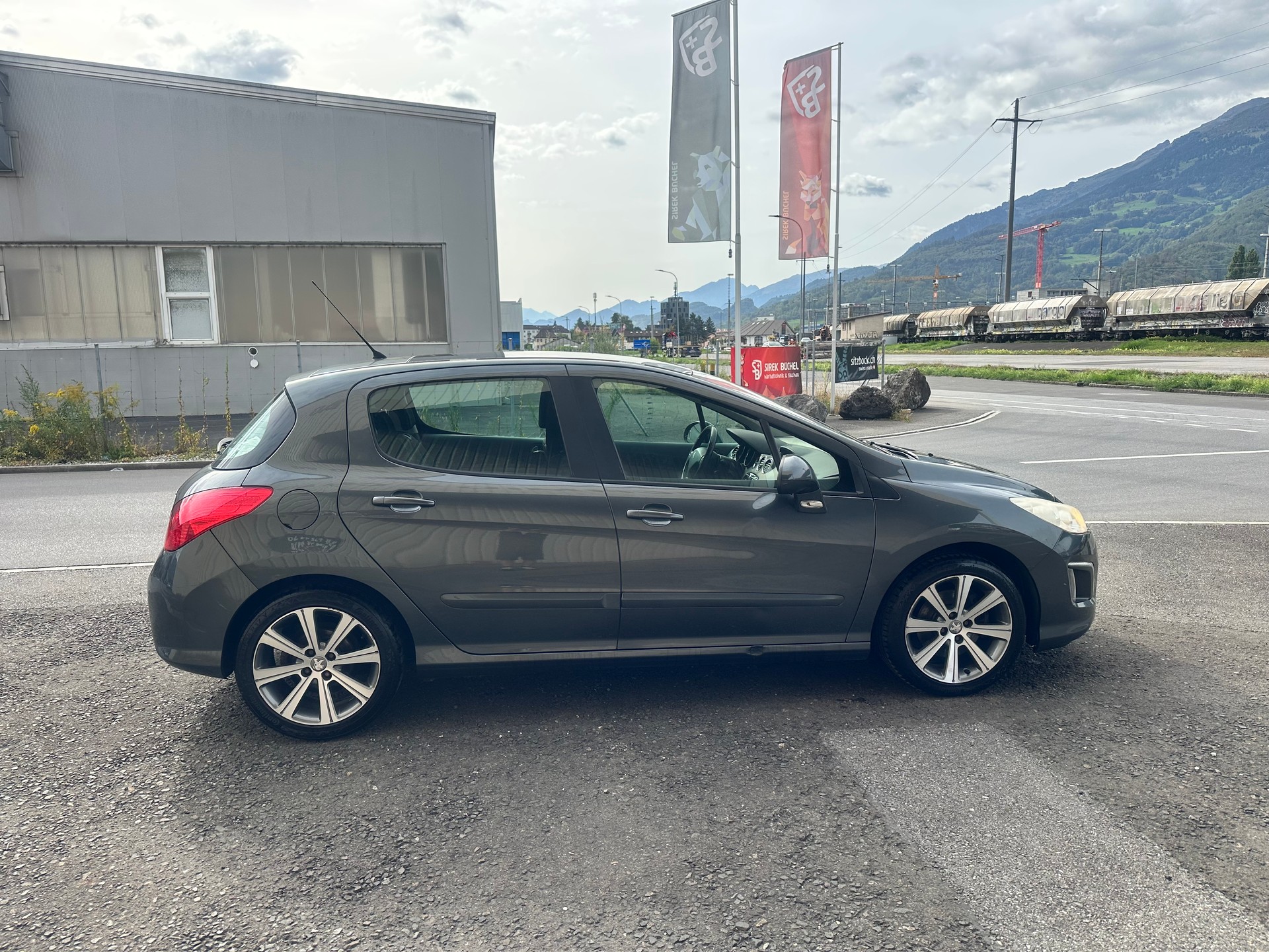 PEUGEOT 308 1.6 16V Turbo Allure-image-8