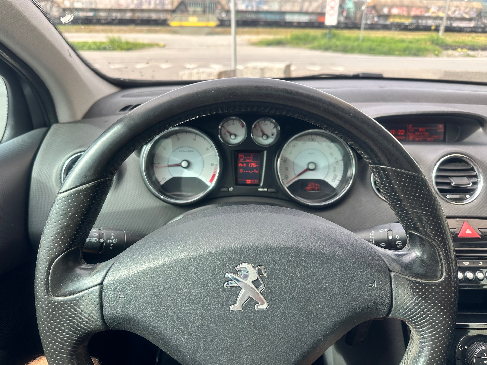 PEUGEOT 308 1.6 16V Turbo Allure-image-9