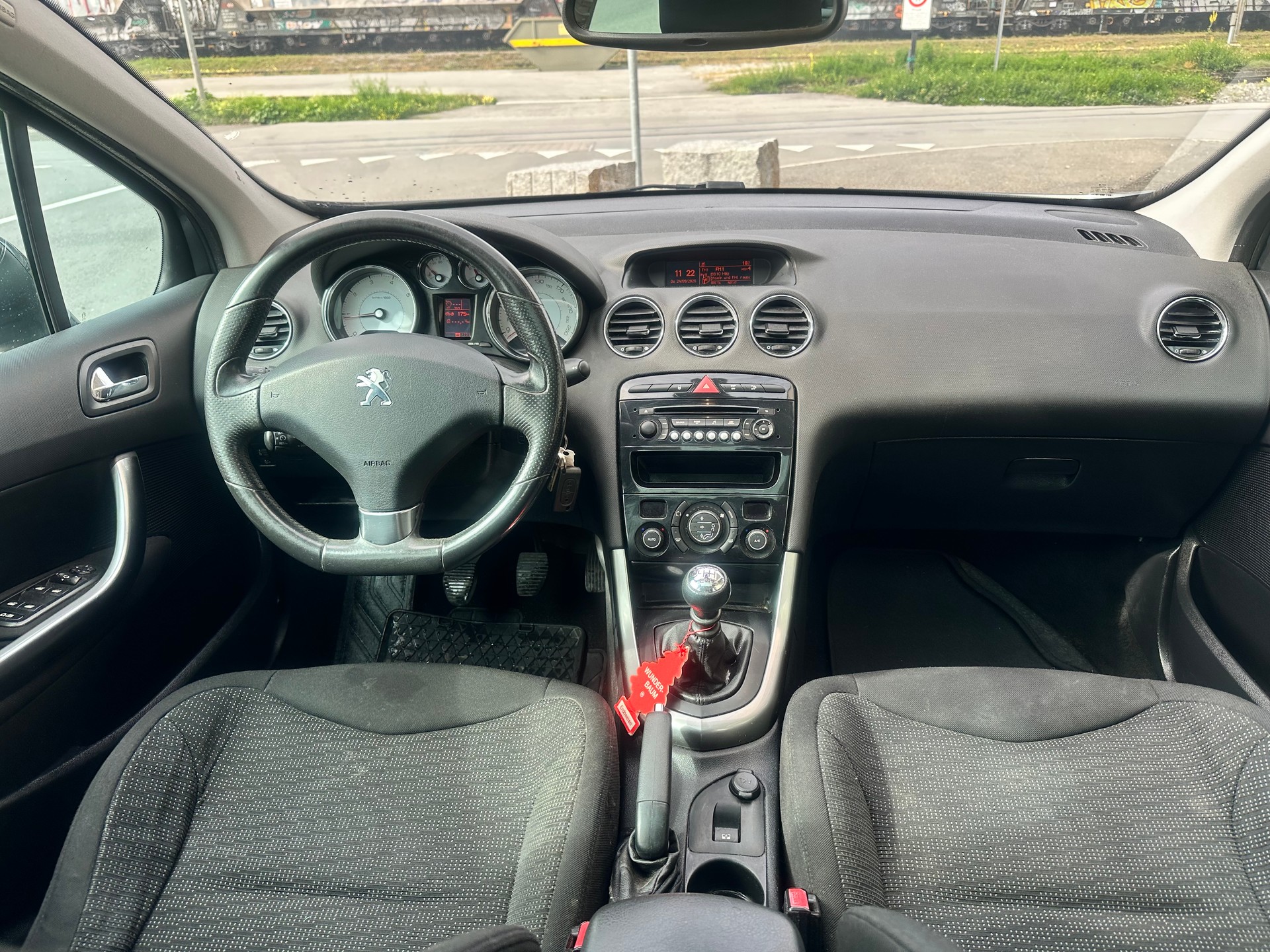 PEUGEOT 308 1.6 16V Turbo Allure-image-10