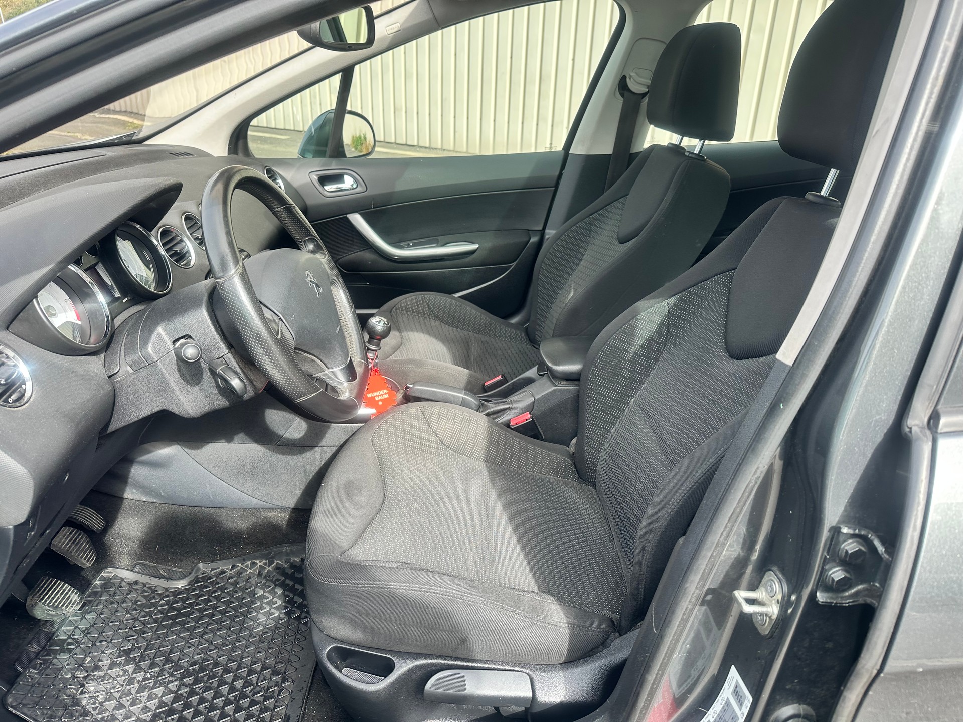 PEUGEOT 308 1.6 16V Turbo Allure-image-12