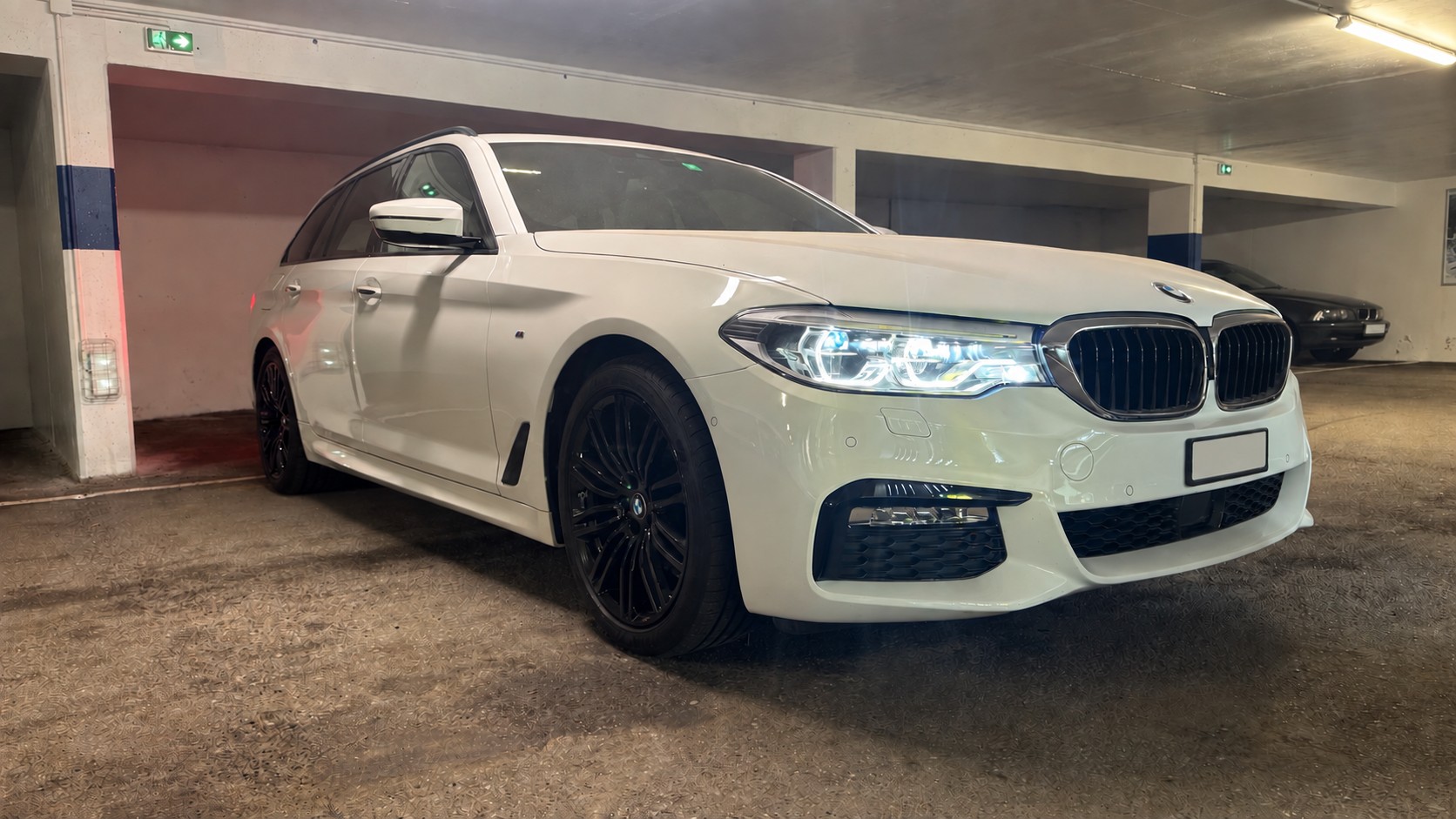 BMW 520d xDrive paddles-image-0