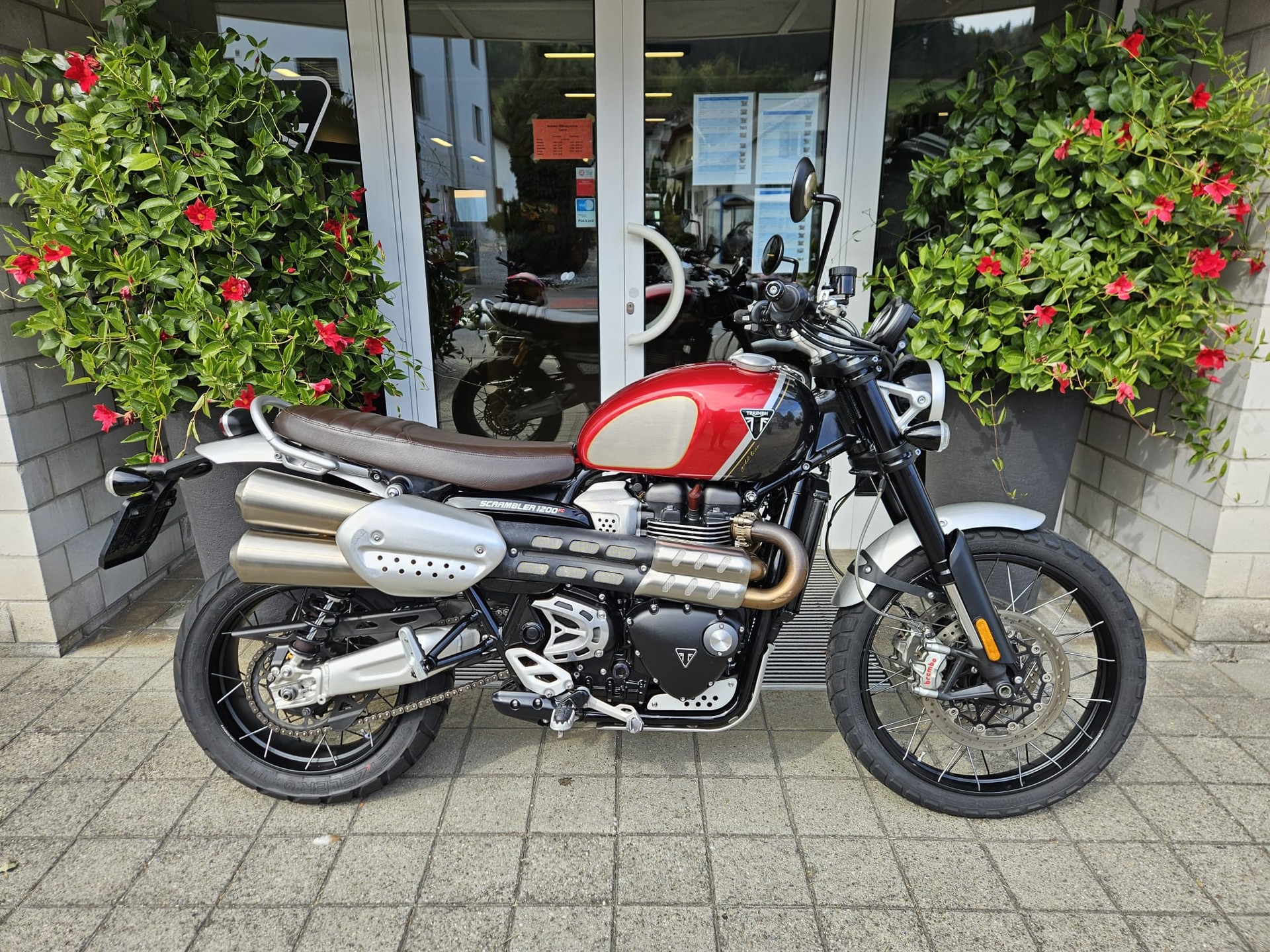TRIUMPH Scrambler 1200 XC Gold Line-showroom-element-1