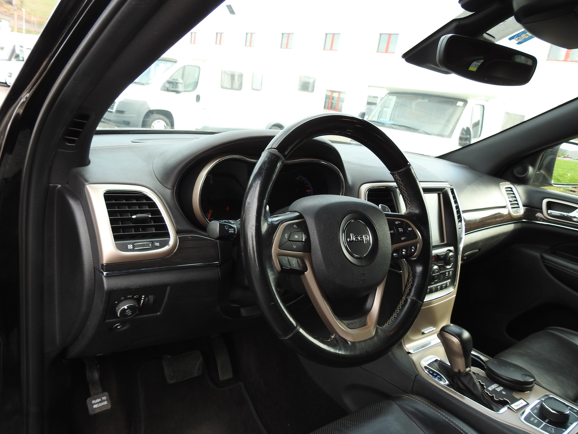 JEEP Grand Cherokee 3.0 CRD Overland Automatic-image-13