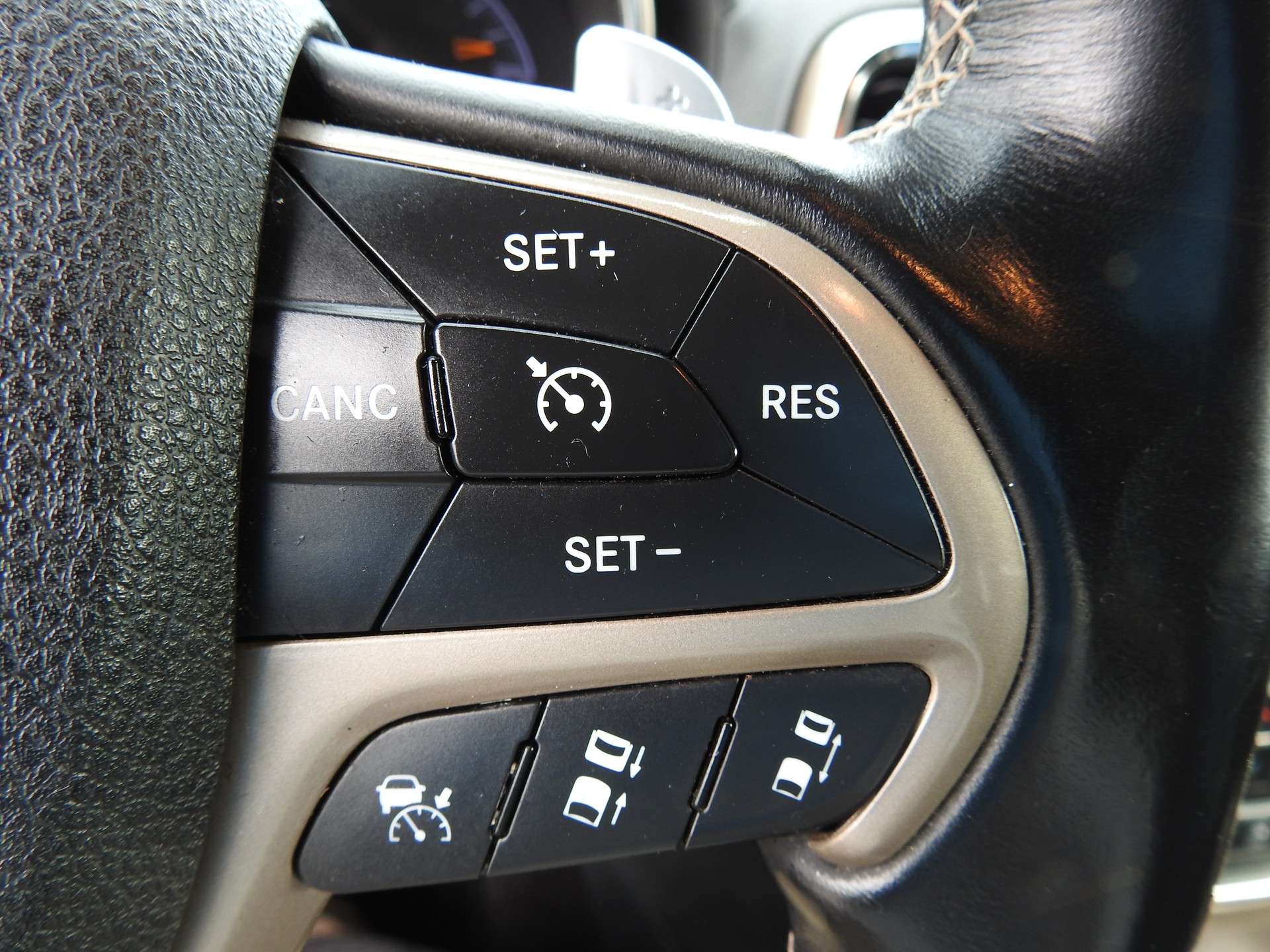 JEEP Grand Cherokee 3.0 CRD Overland Automatic-image-26