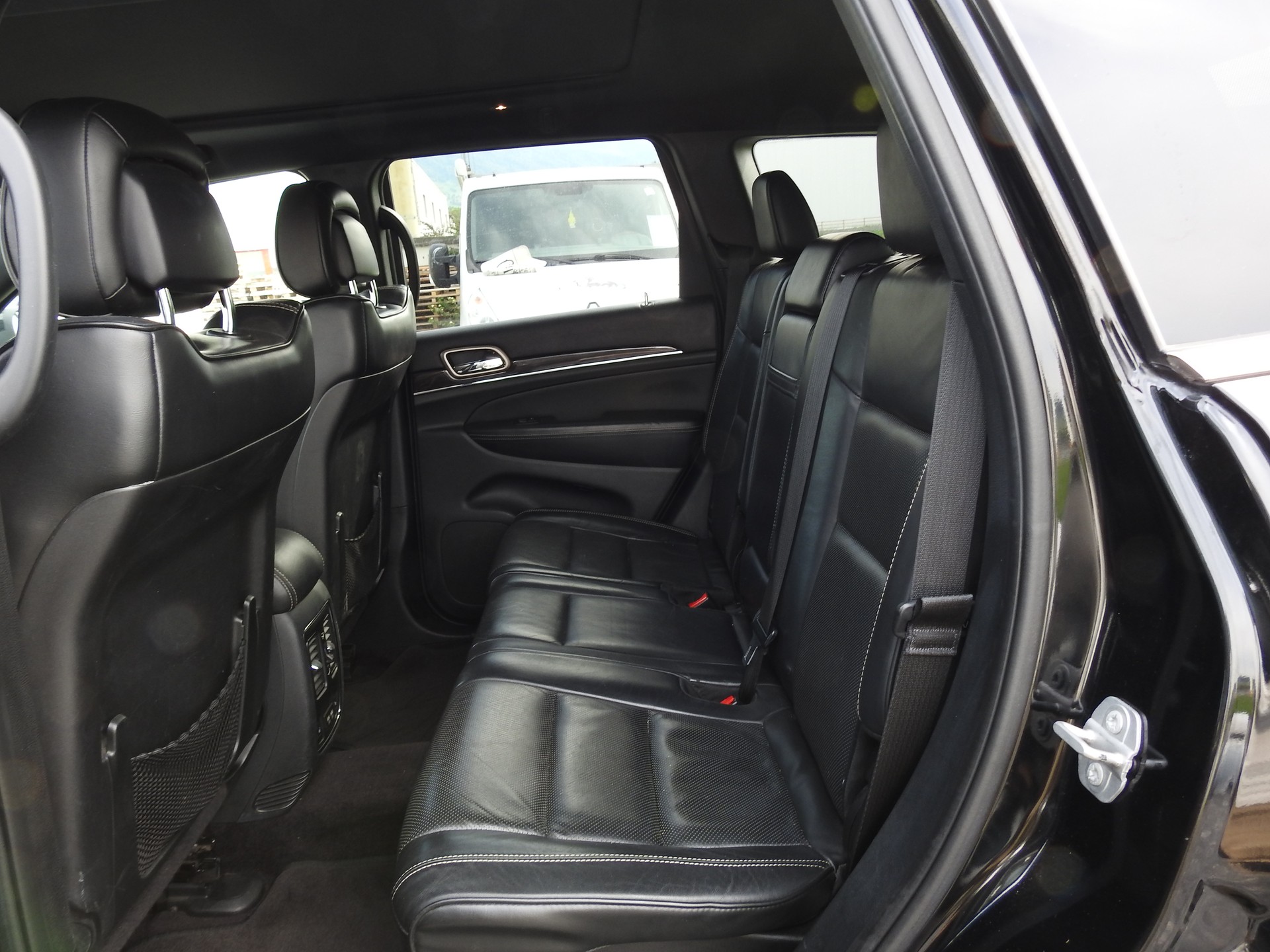 JEEP Grand Cherokee 3.0 CRD Overland Automatic-image-16