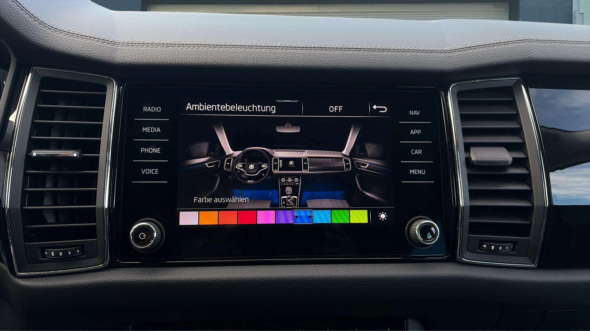 SKODA Kodiaq 2.0 TDI CR L&K 4x4 DSG 200PS mit AHK & 360° Kameras-image-22