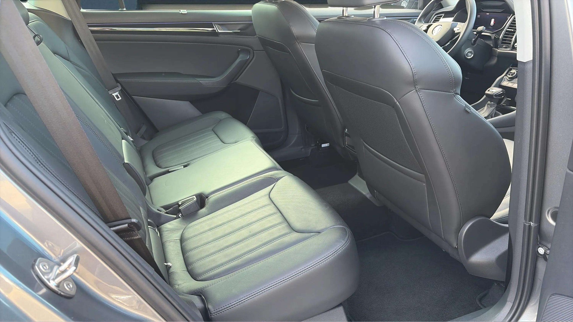 SKODA Kodiaq 2.0 TDI CR L&K 4x4 DSG 200PS mit AHK & 360° Kameras-image-13