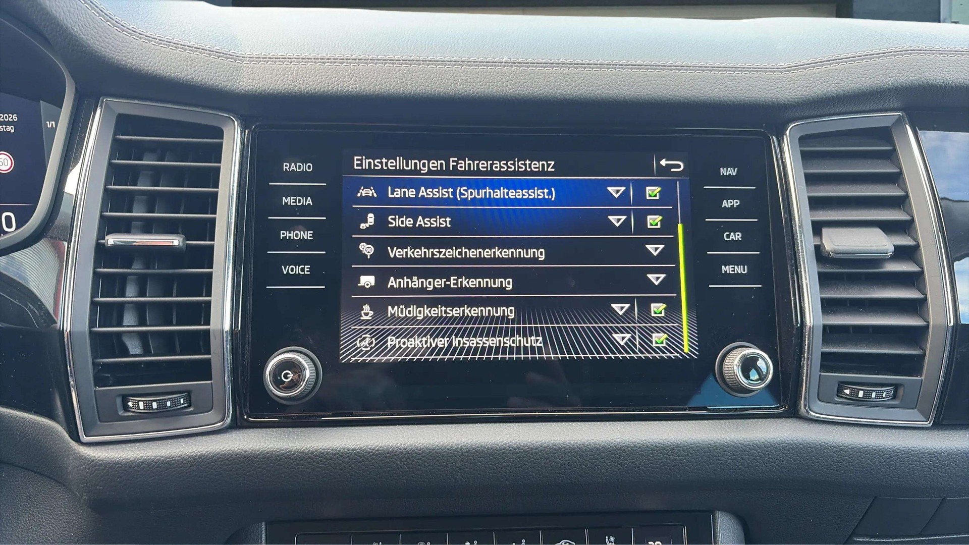 SKODA Kodiaq 2.0 TDI CR L&K 4x4 DSG 200PS mit AHK & 360° Kameras-image-19