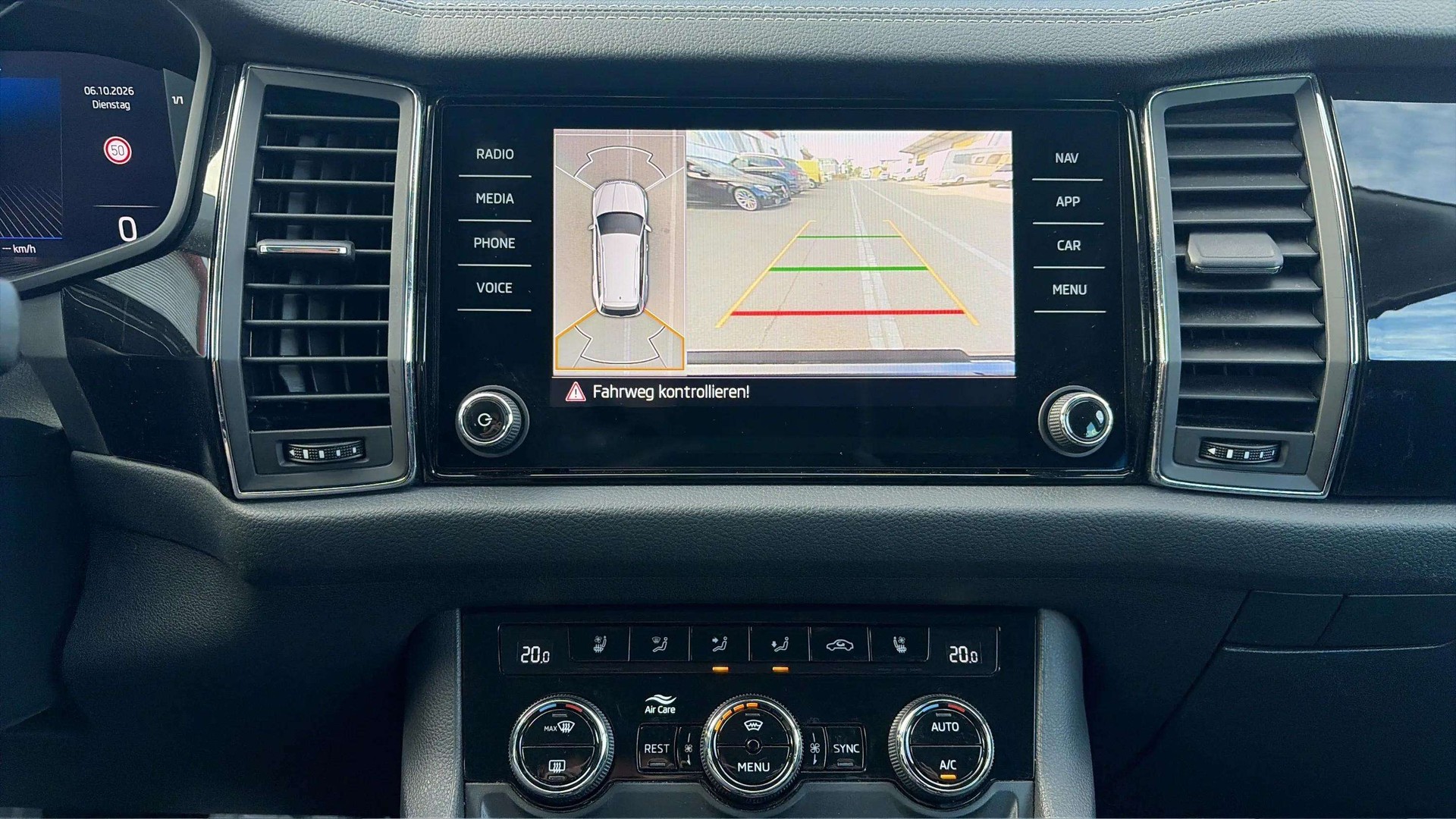 SKODA Kodiaq 2.0 TDI CR L&K 4x4 DSG 200PS mit AHK & 360° Kameras-image-16