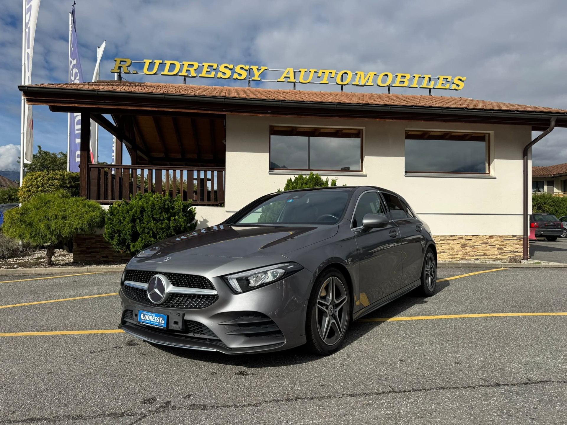 MERCEDES-BENZ A 200 AMG Line 7G-DCT