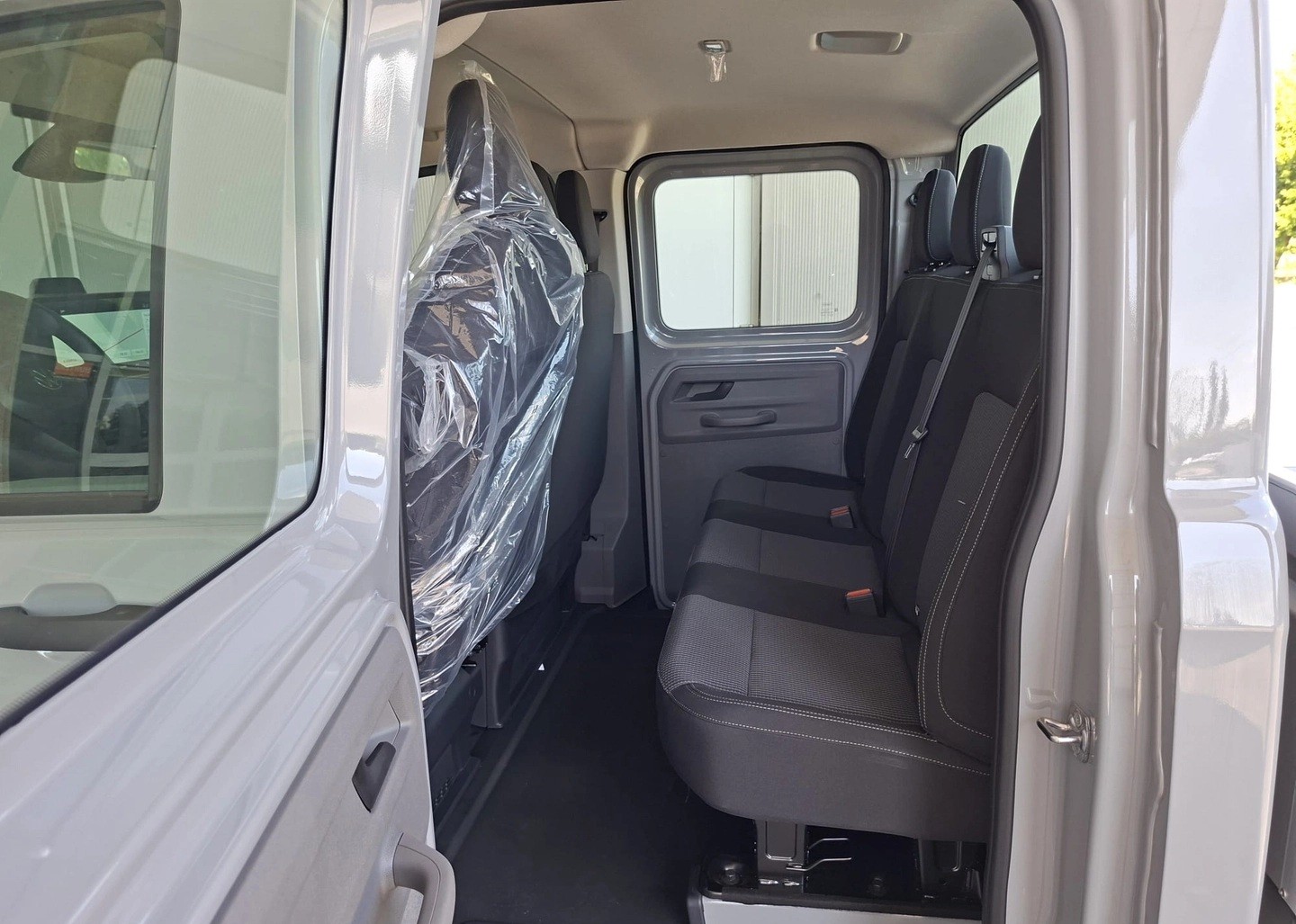VW Transporter 2.0 TDI DoKa Lang-image-7