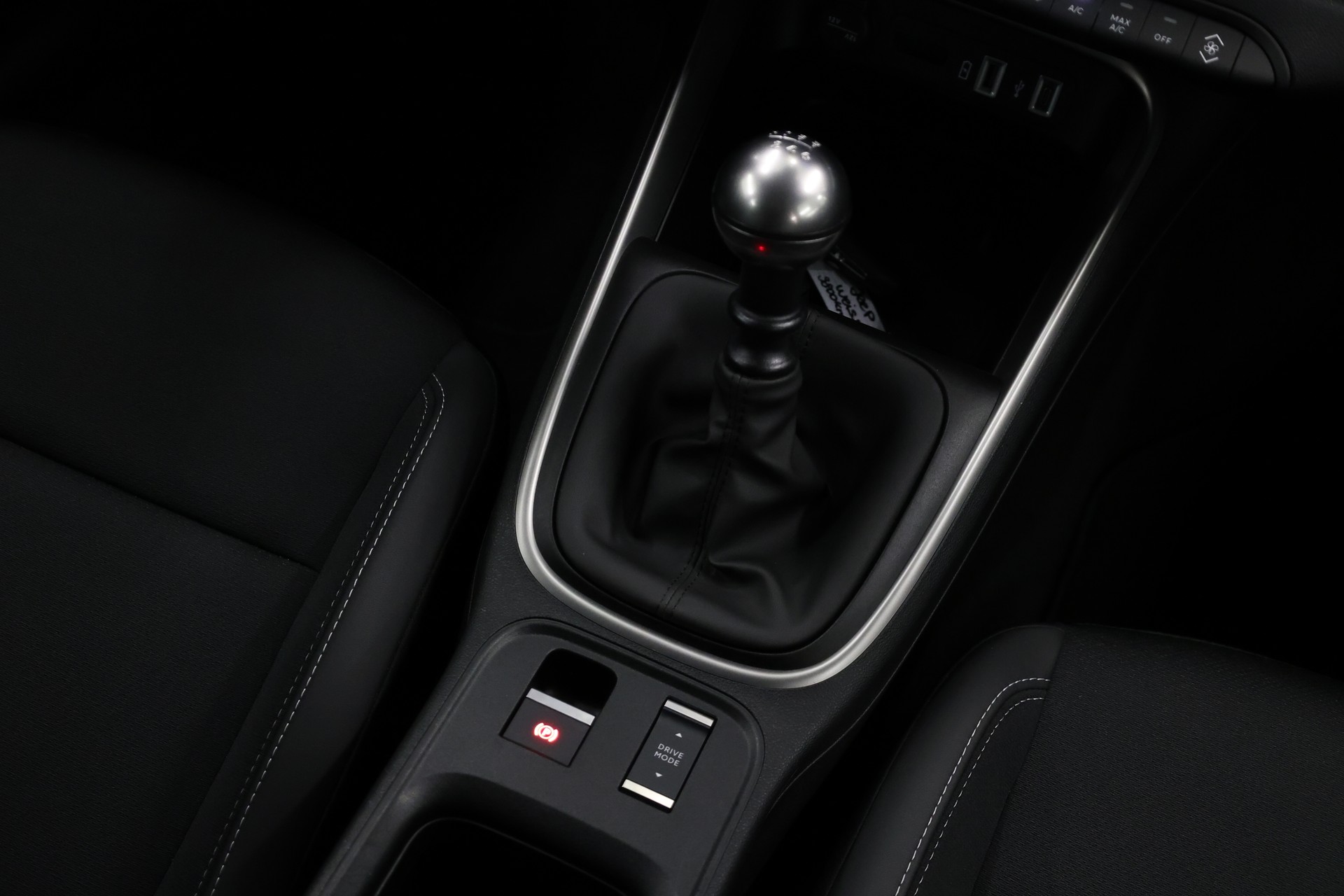 JEEP Avenger 1.2 Turbo Altitude-image-21