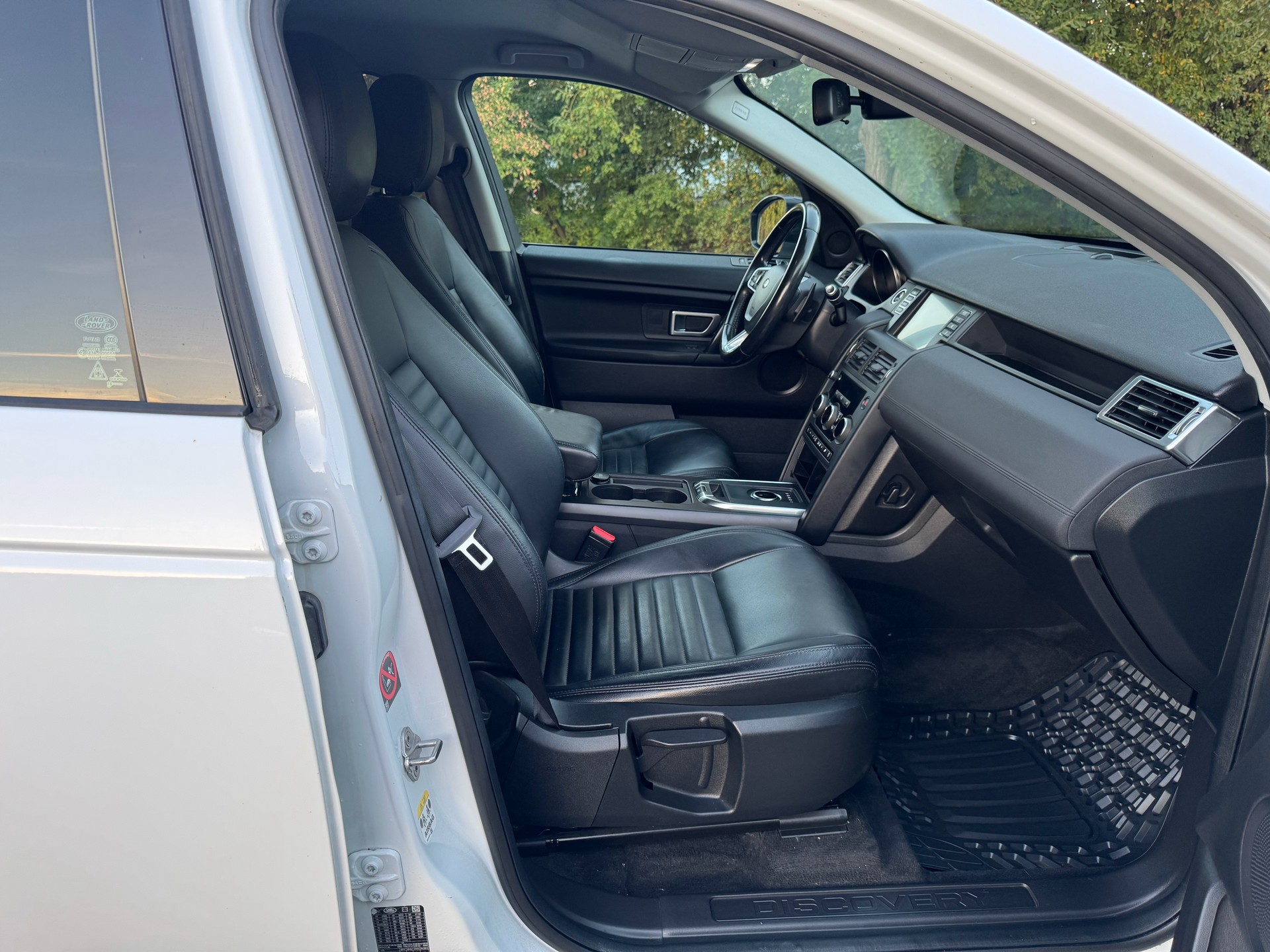 LAND ROVER Discovery Sport 2.0 TD4 HSE AT9-image-9