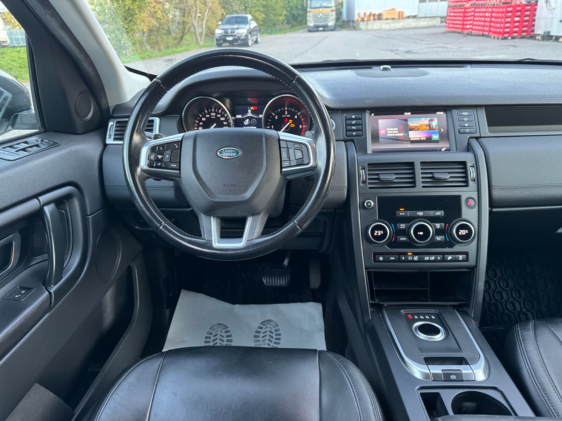 LAND ROVER Discovery Sport 2.0 TD4 HSE AT9-image-16
