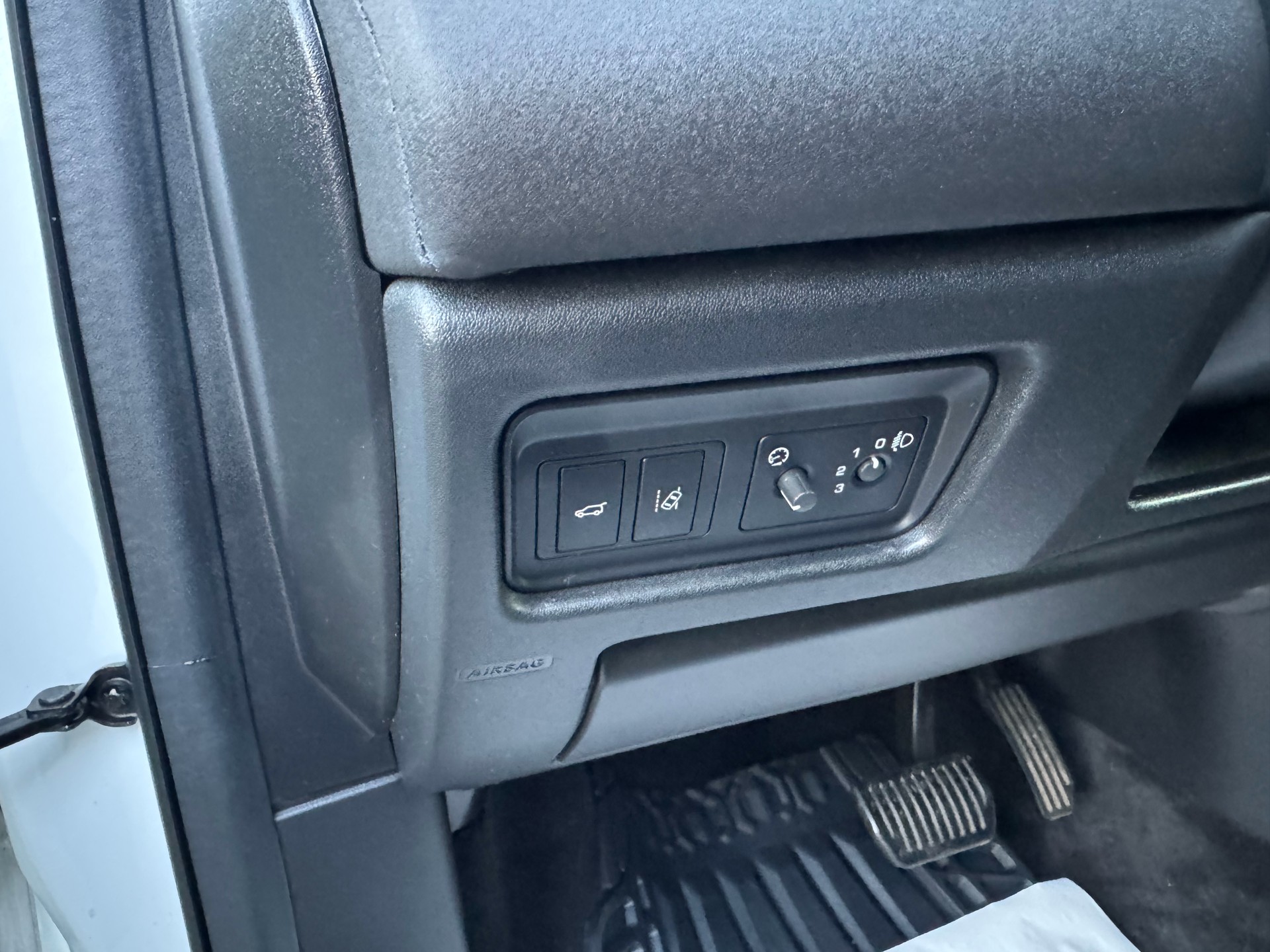 LAND ROVER Discovery Sport 2.0 TD4 HSE AT9-image-17