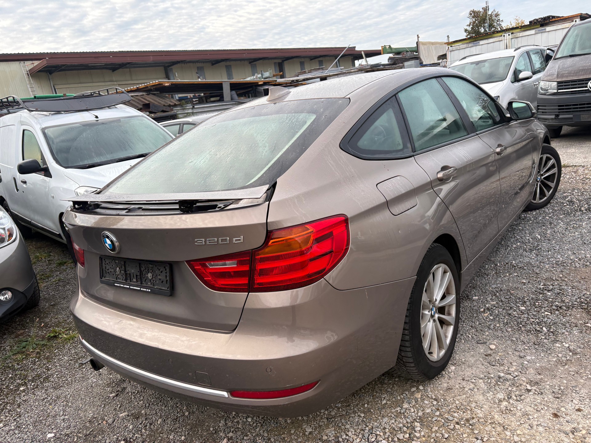BMW 320d GT Luxury Line Steptronic-image-4