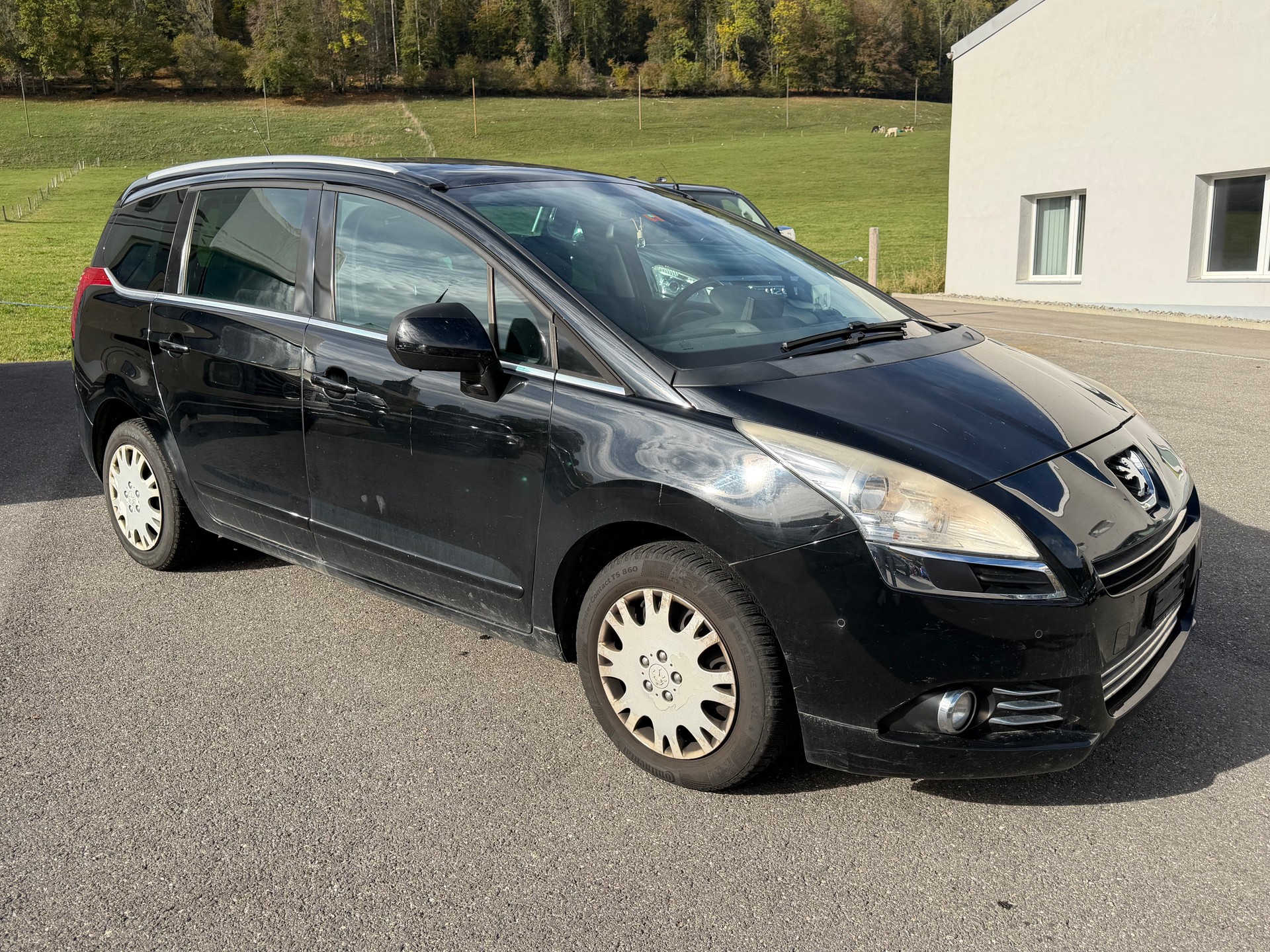 PEUGEOT 5008 1.6 16V T Family Automatic-image-5