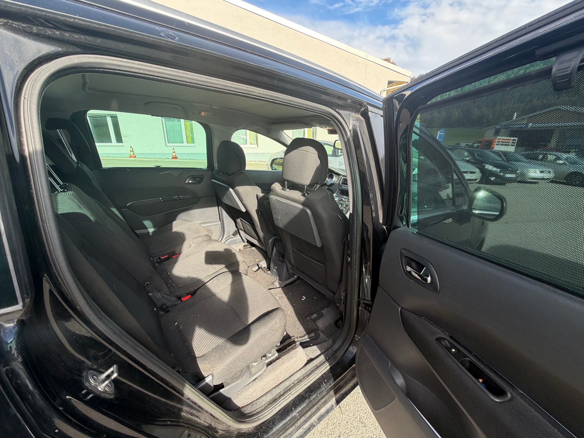 PEUGEOT 5008 1.6 16V T Family Automatic-image-7