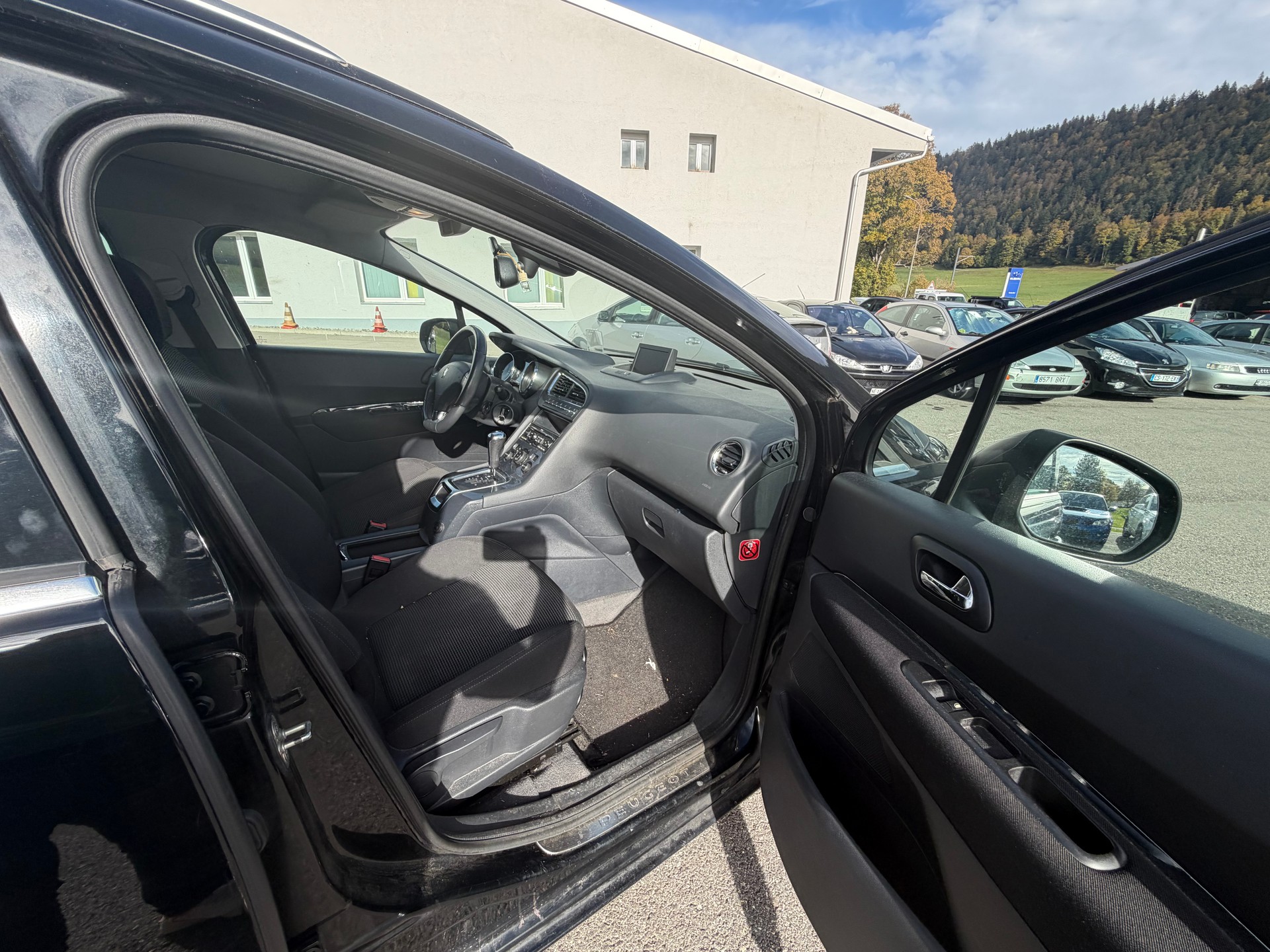 PEUGEOT 5008 1.6 16V T Family Automatic-image-6