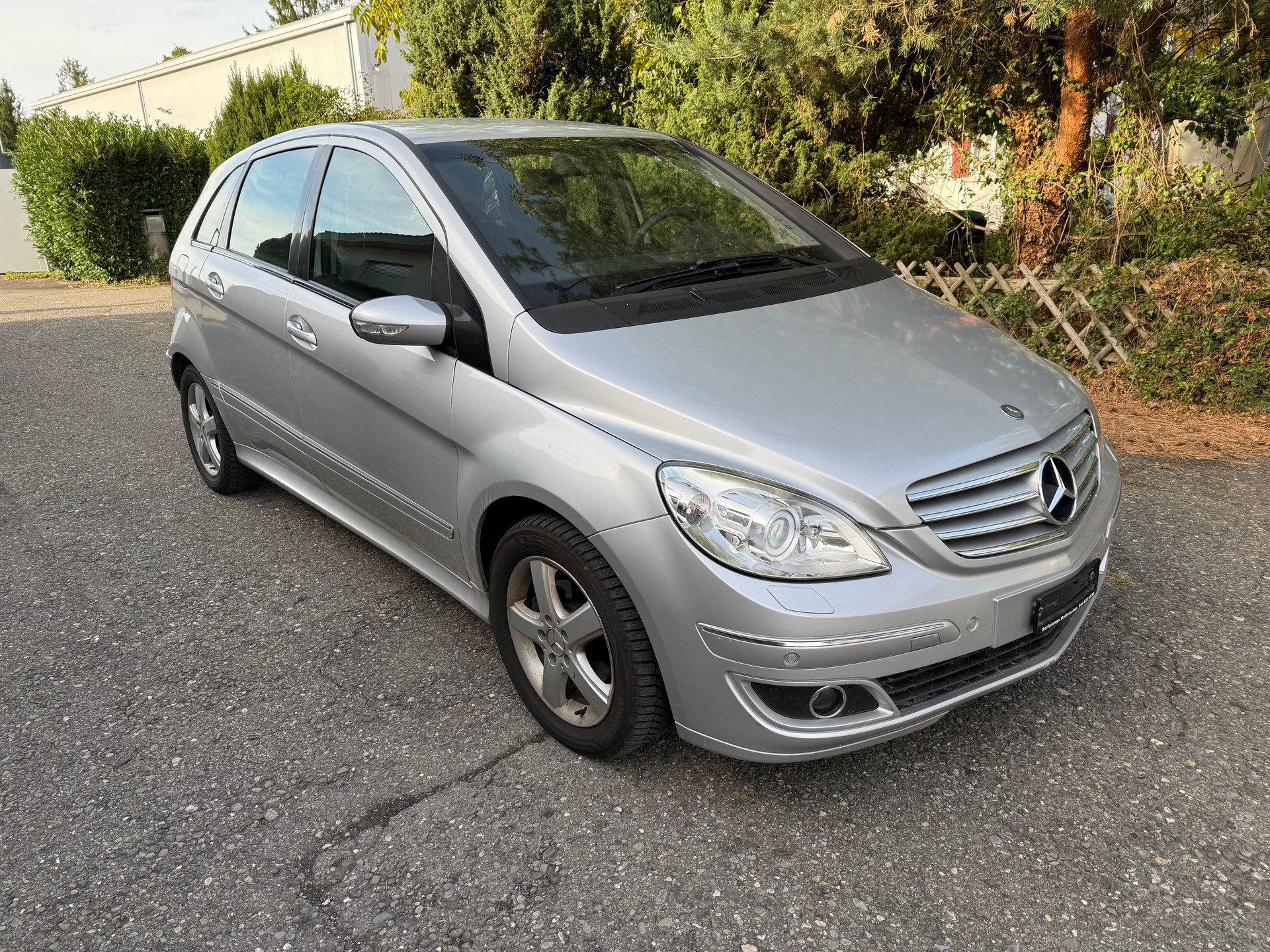 MERCEDES-BENZ B 200-image-2