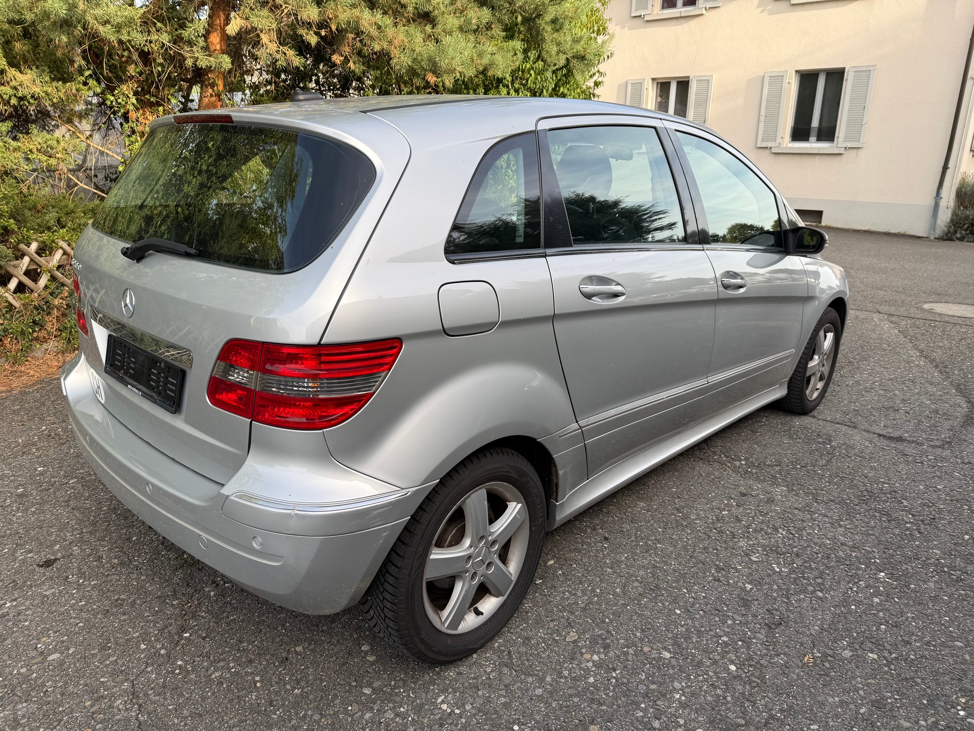 MERCEDES-BENZ B 200-image-3