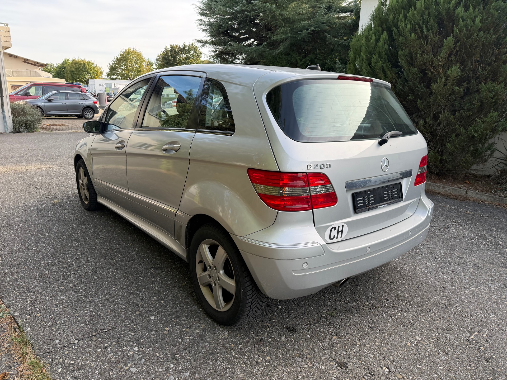 MERCEDES-BENZ B 200-image-5