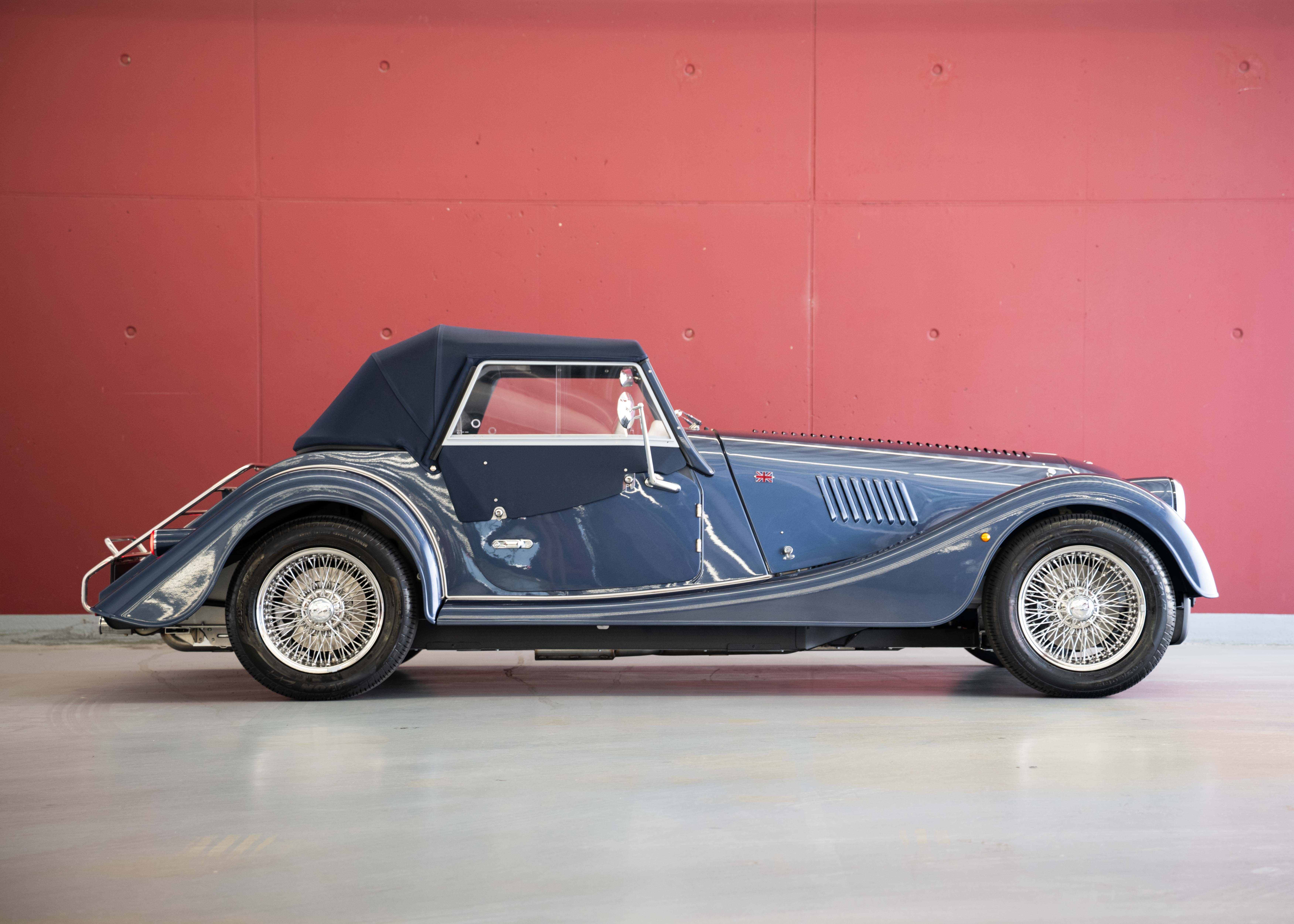Image MORGAN 4-4 Plus Four 2.0 Automatic Bespoke (Swiss new car, 1 of 1 configuration, Prussian Blue Porsche metallic, 48-month warranty)