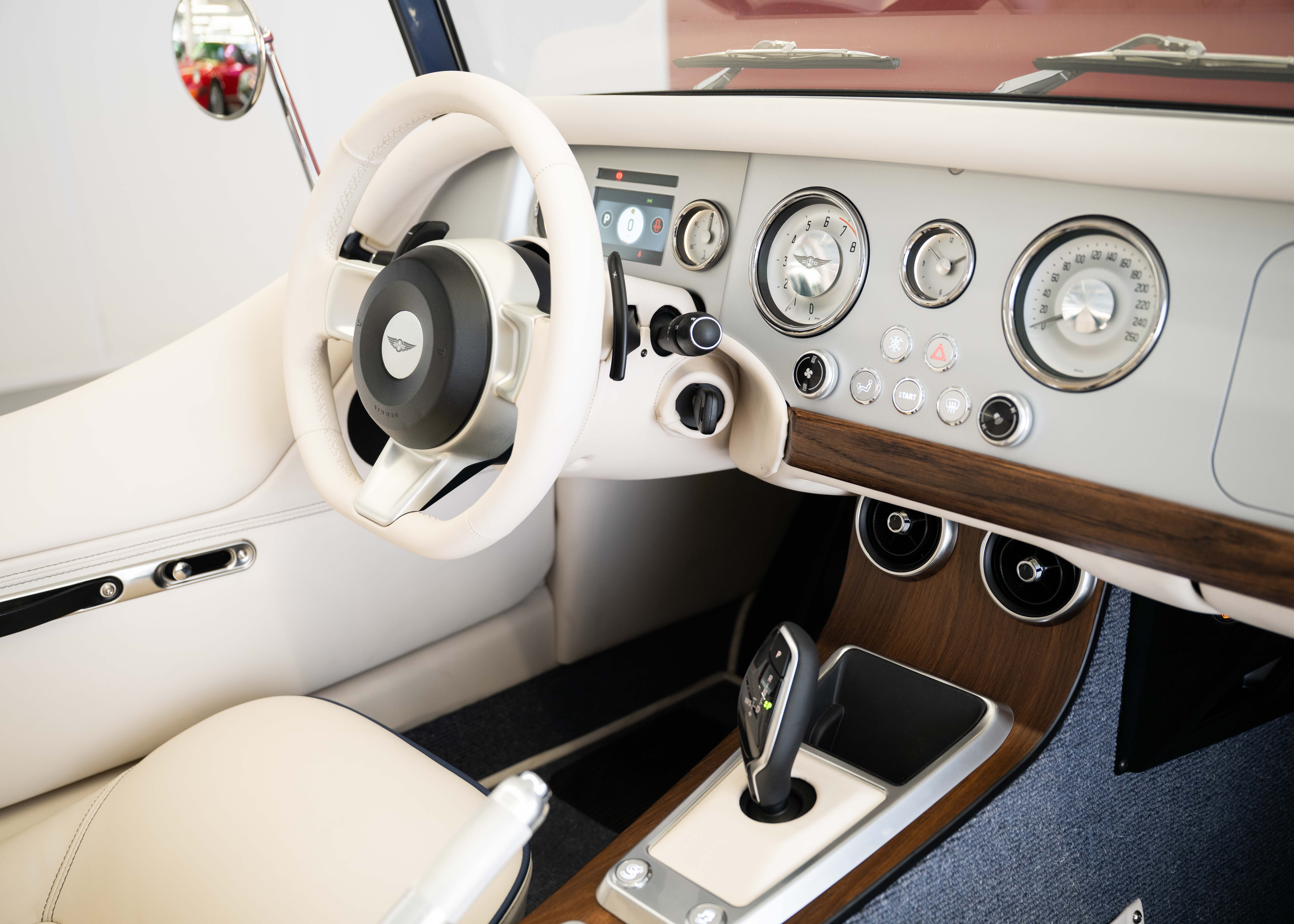 Image MORGAN 4-4 Plus Four 2.0 Automatic Bespoke (Swiss new car, 1 of 1 configuration, Prussian Blue Porsche metallic, 48-month warranty)