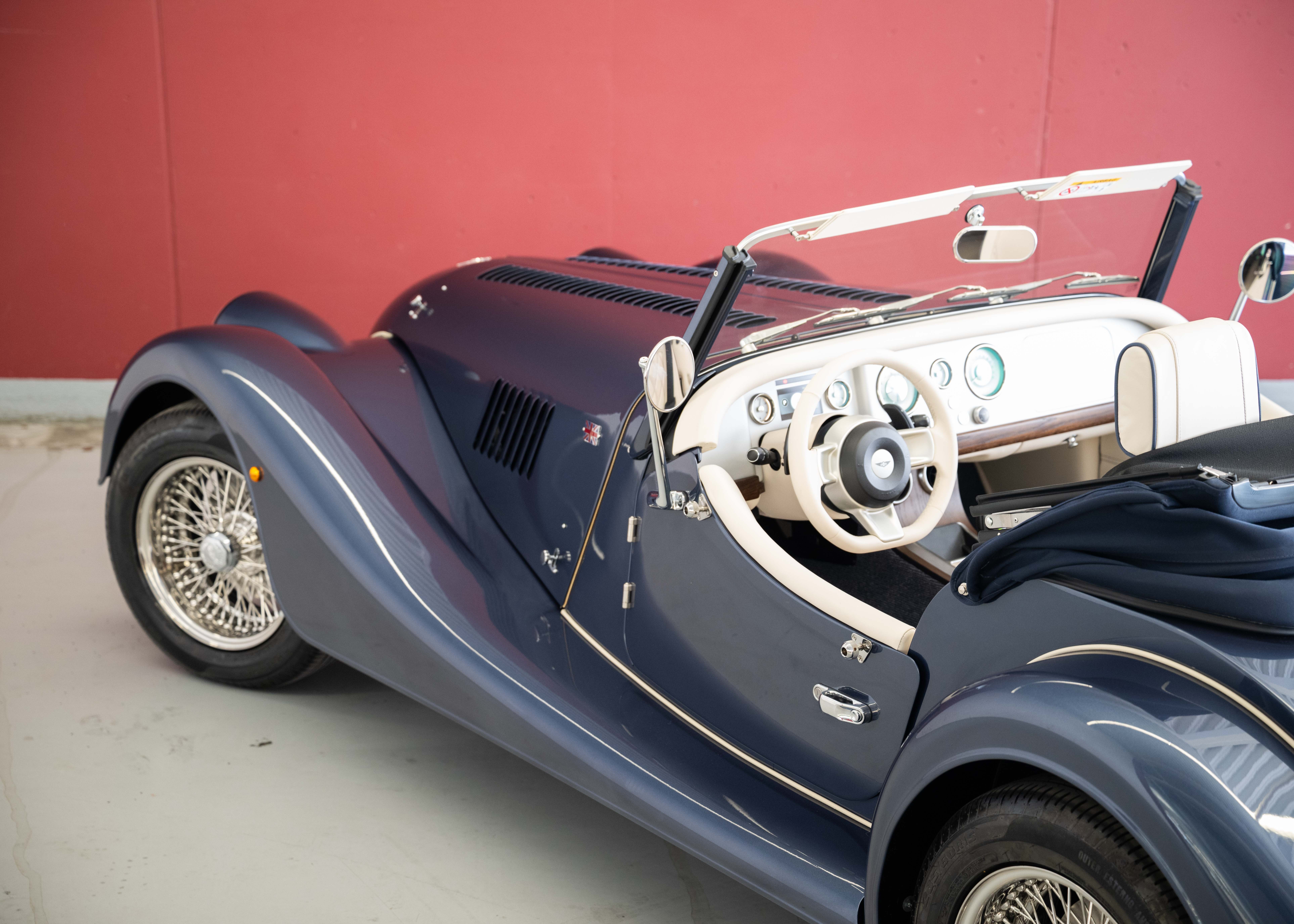 Image MORGAN 4-4 Plus Four 2.0 Automatic Bespoke (Swiss new car, 1 of 1 configuration, Prussian Blue Porsche metallic, 48-month warranty)