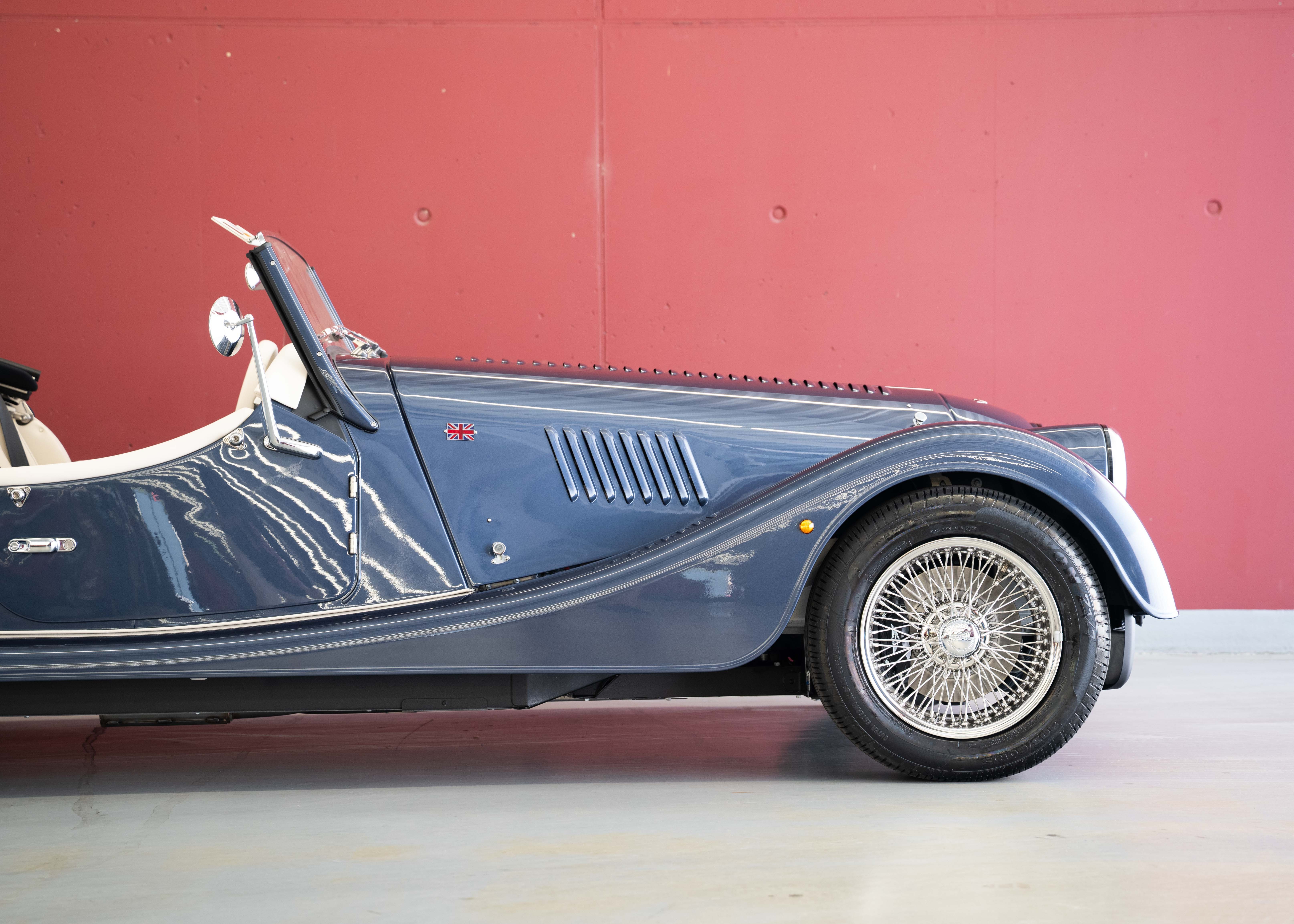 Image MORGAN 4-4 Plus Four 2.0 Automatic Bespoke (Swiss new car, 1 of 1 configuration, Prussian Blue Porsche metallic, 48-month warranty)