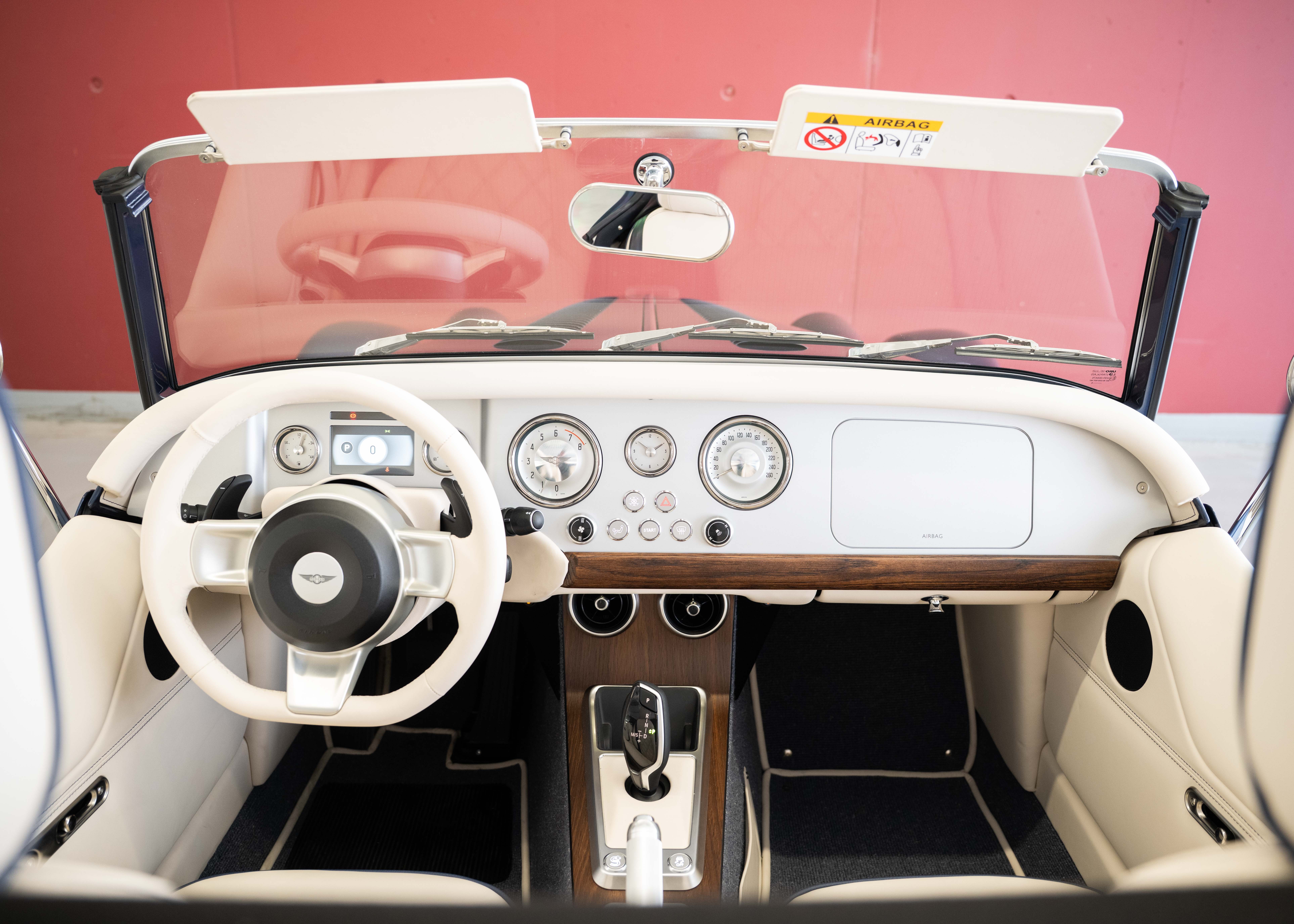 Image MORGAN 4-4 Plus Four 2.0 Automatic Bespoke (Swiss new car, 1 of 1 configuration, Prussian Blue Porsche metallic, 48-month warranty)
