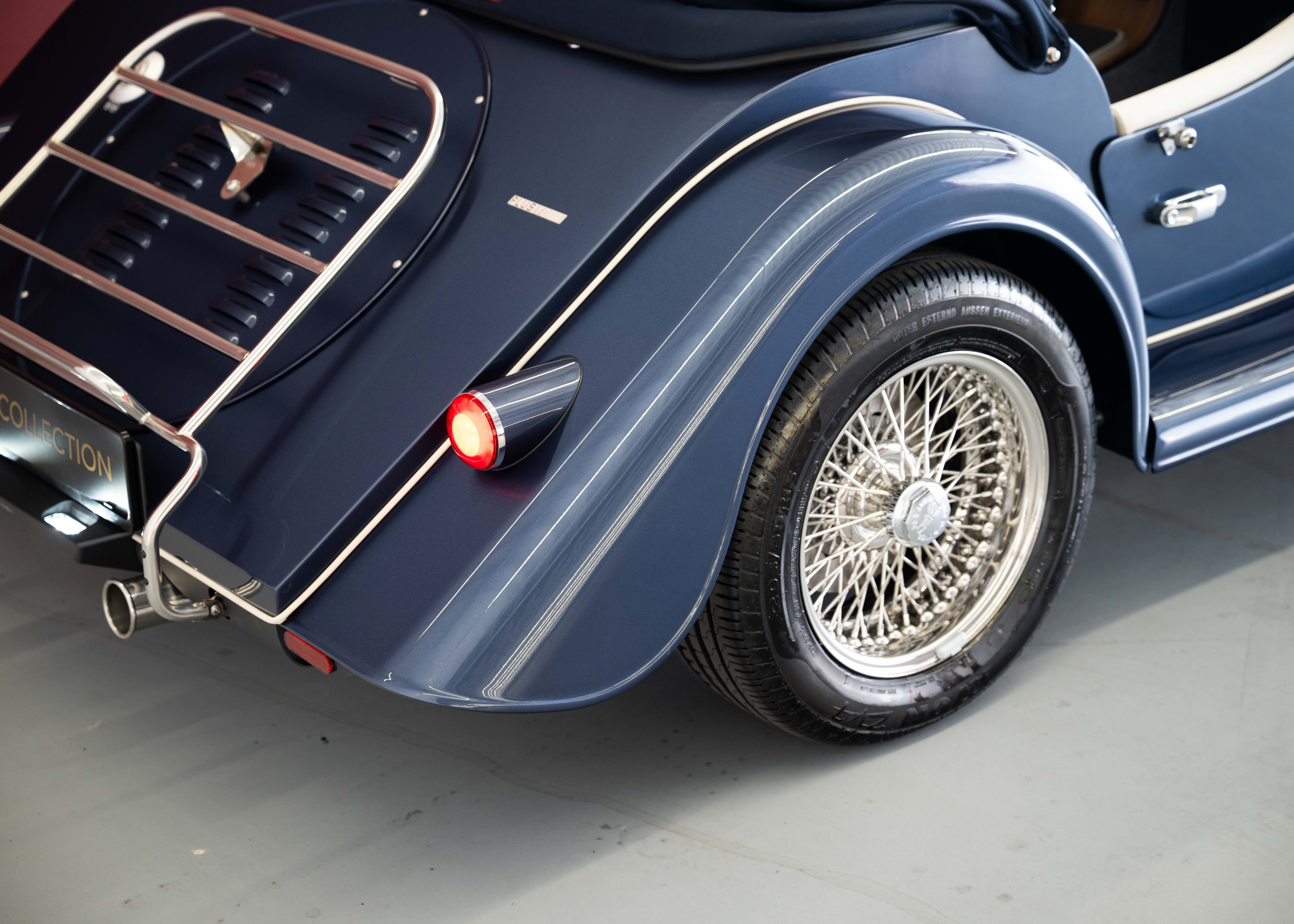 Image MORGAN 4-4 Plus Four 2.0 Automatic Bespoke (Swiss new car, 1 of 1 configuration, Prussian Blue Porsche metallic, 48-month warranty)