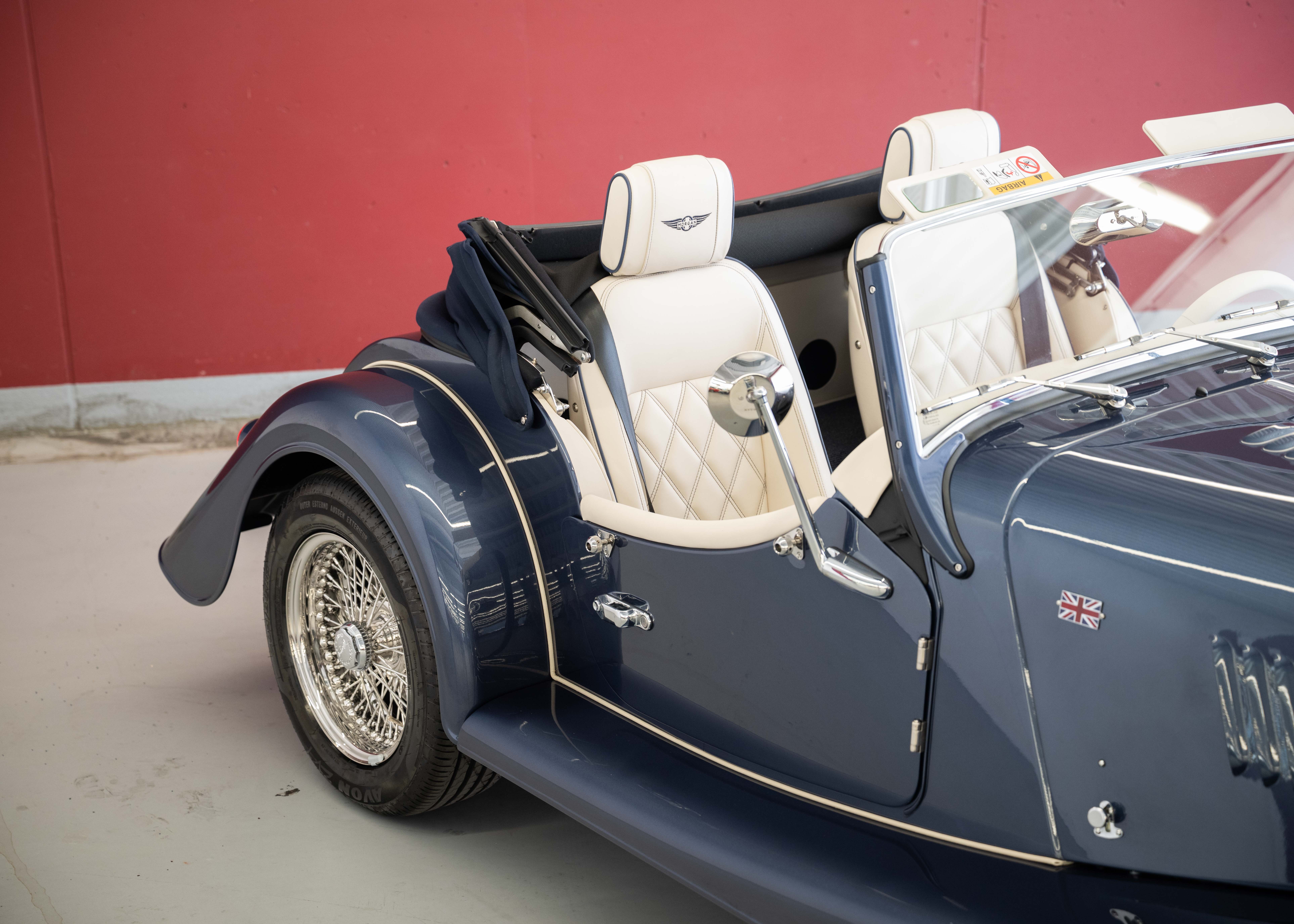 Image MORGAN 4-4 Plus Four 2.0 Automatic Bespoke (Swiss new car, 1 of 1 configuration, Prussian Blue Porsche metallic, 48-month warranty)