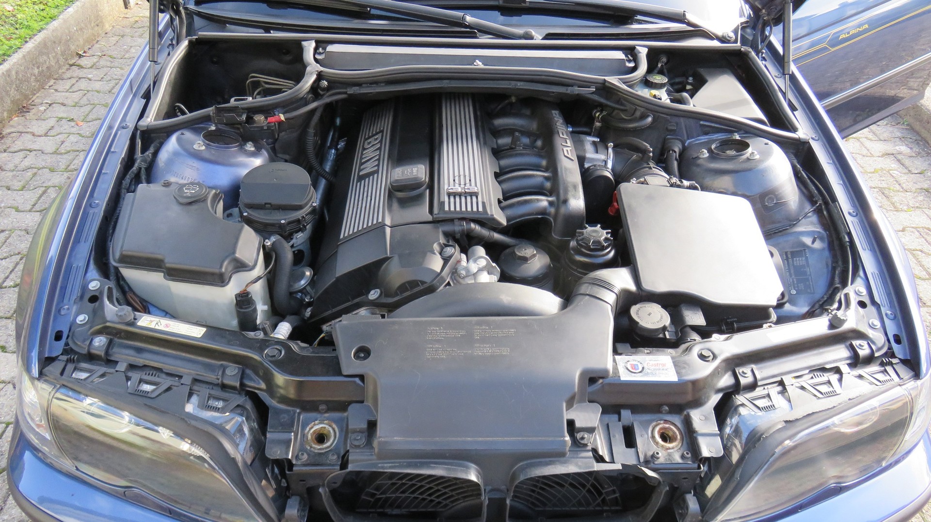 BMW-ALPINA B3 3.3 X Touring S.Tronic-image-4