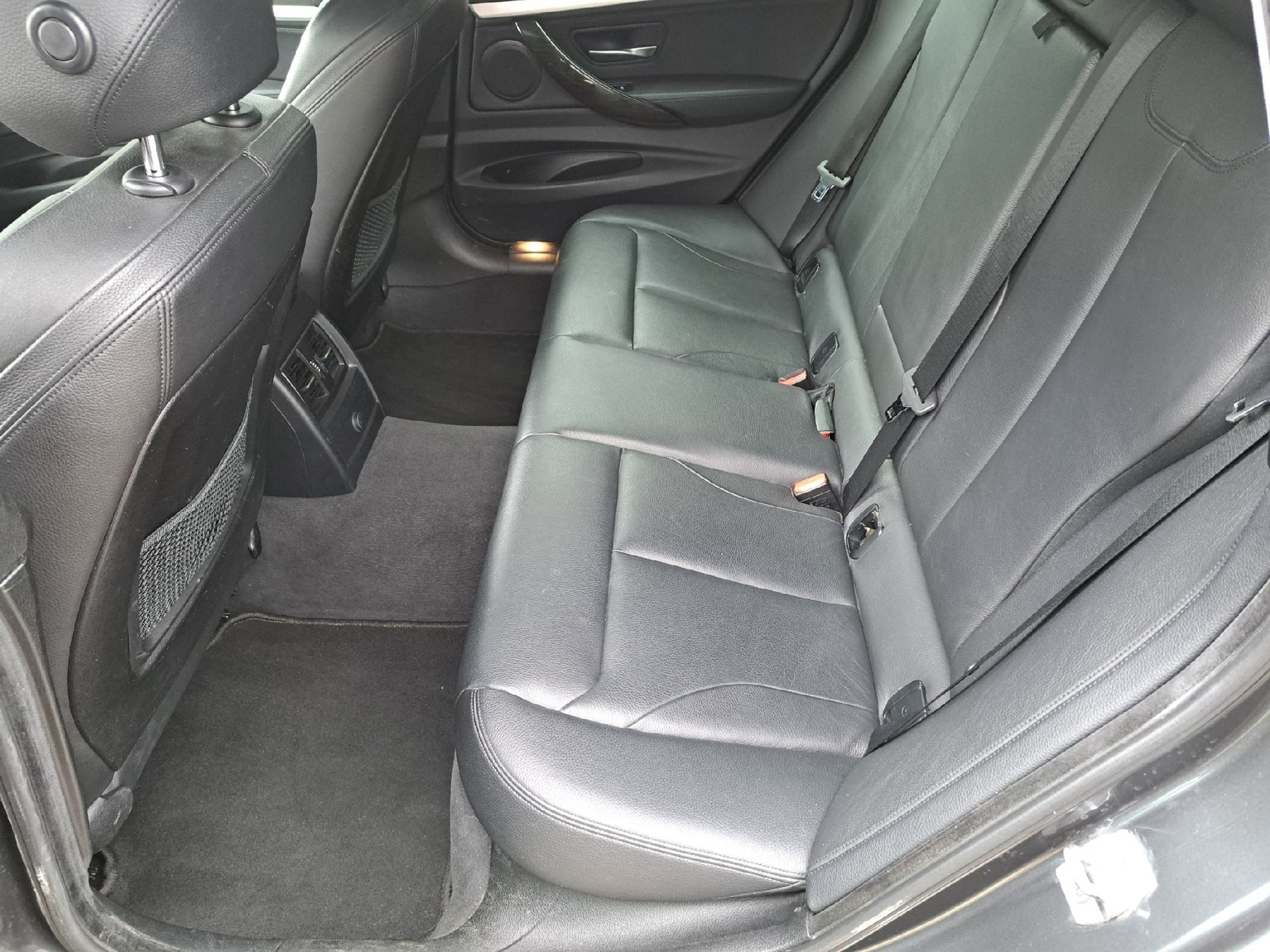 BMW 320d GT xDrive Luxury Line Steptronic-image-12