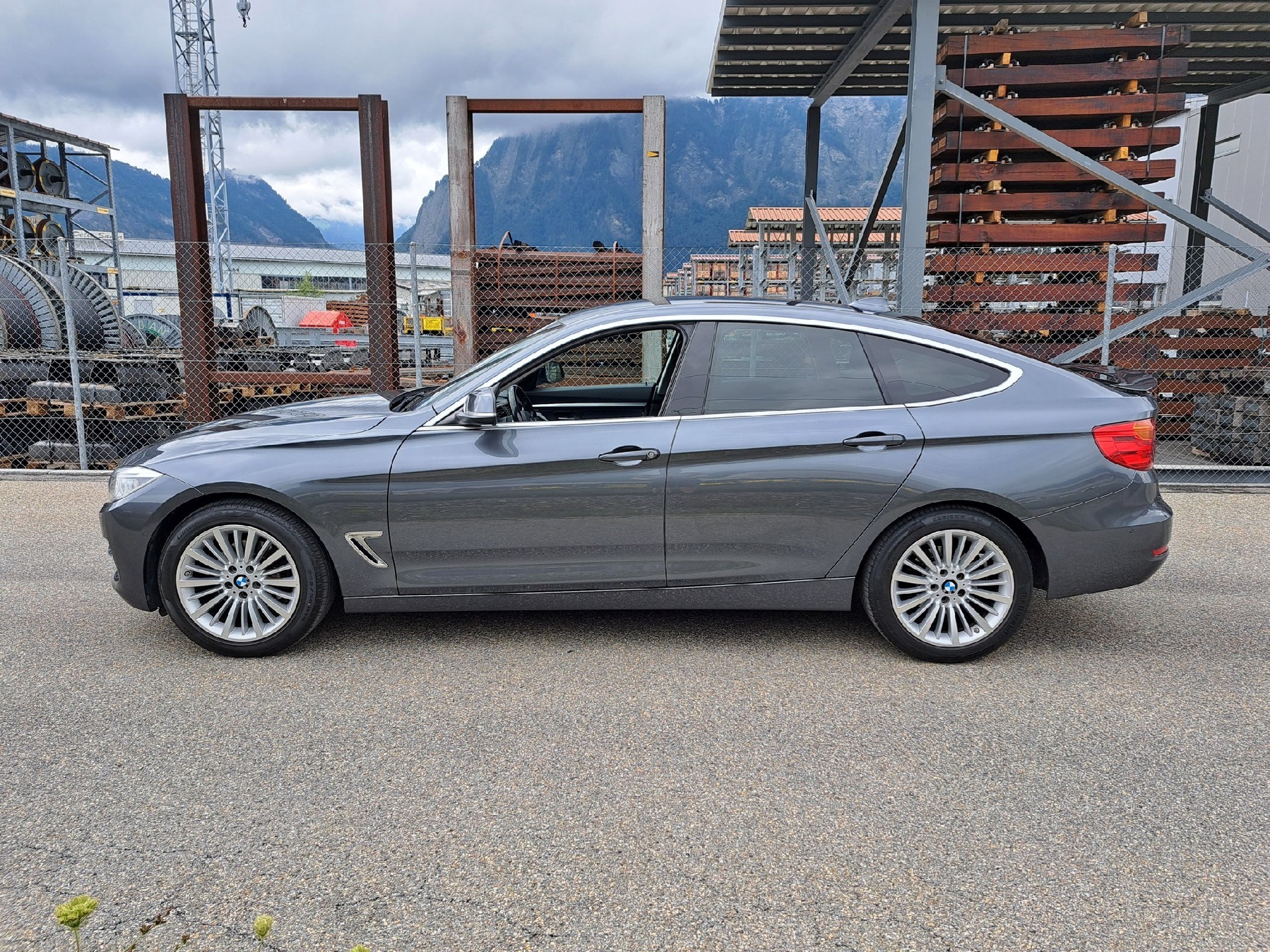 BMW 320d GT xDrive Luxury Line Steptronic-image-2