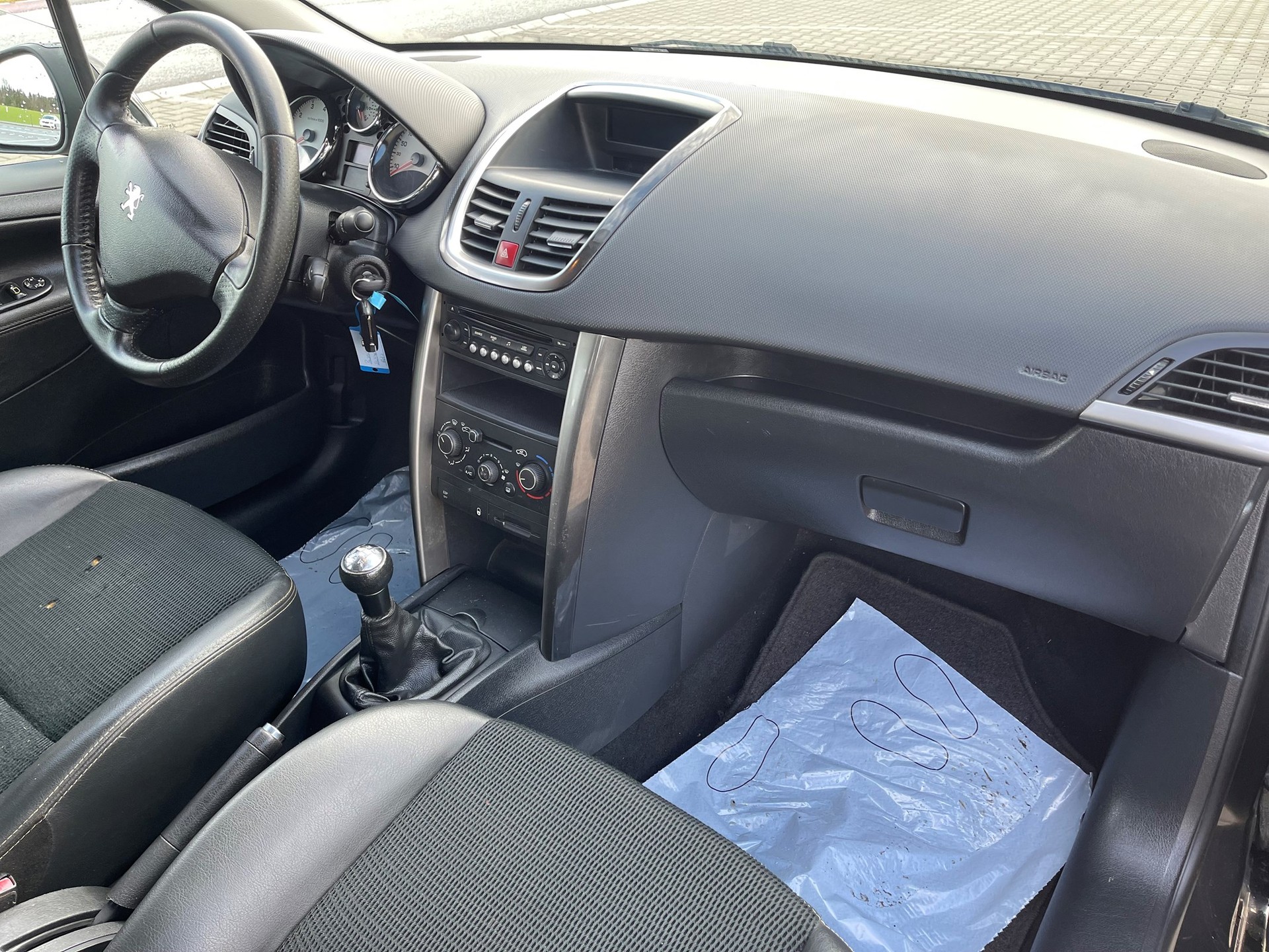 PEUGEOT 207 1.6 16V Allure-image-4