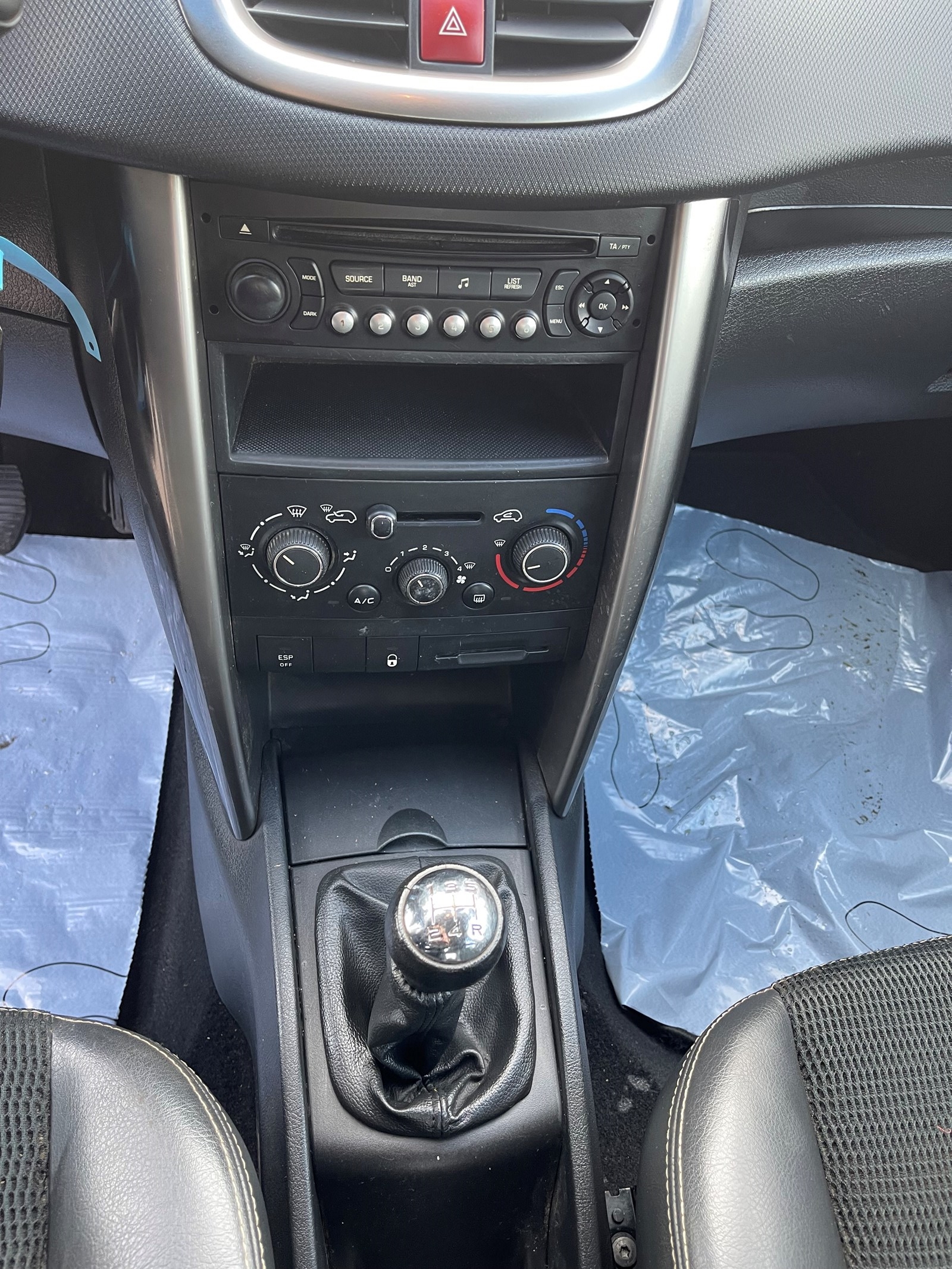 PEUGEOT 207 1.6 16V Allure-image-8