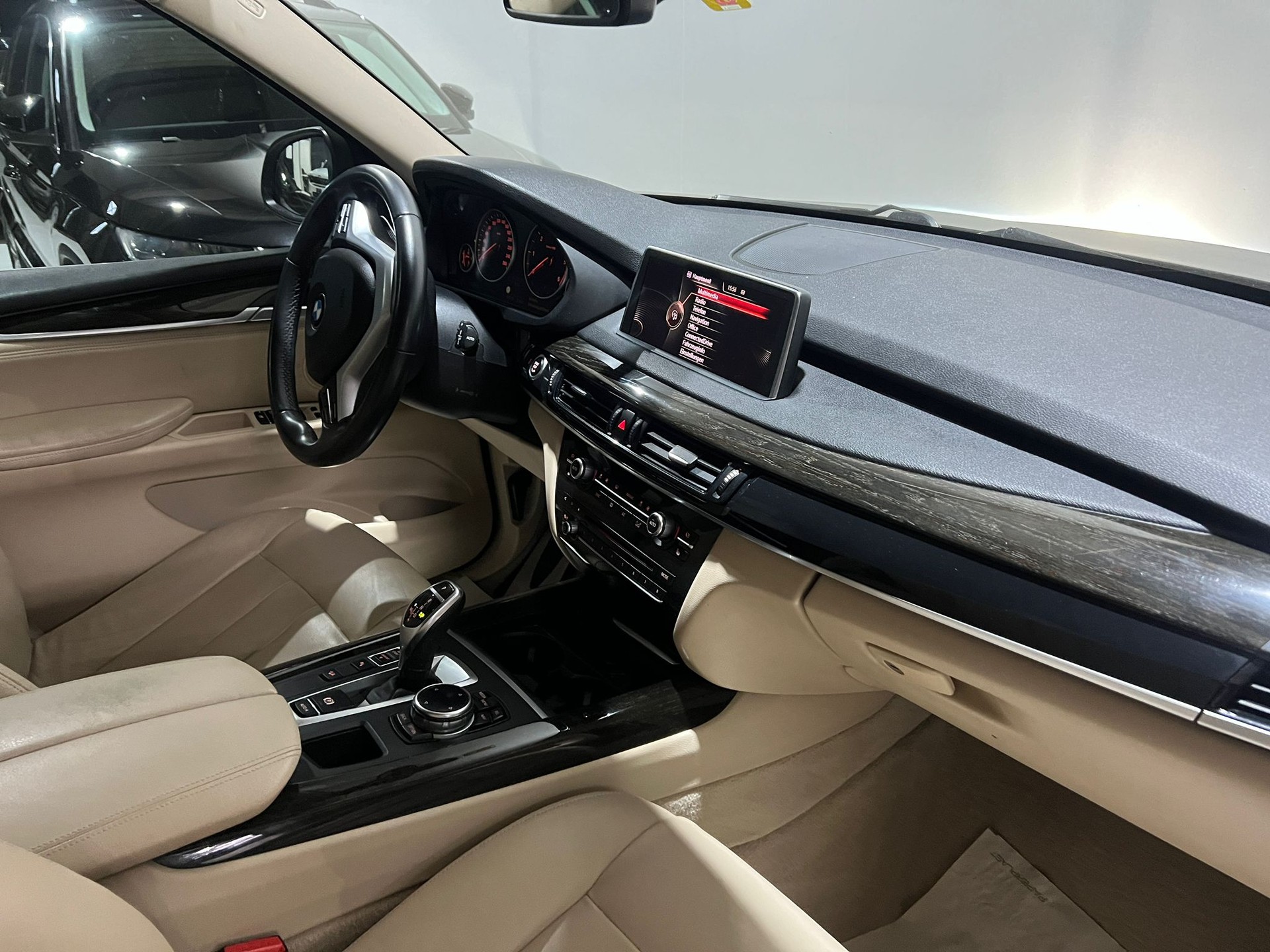BMW X5 xDrive 30d M-Sport Steptronic-image-13