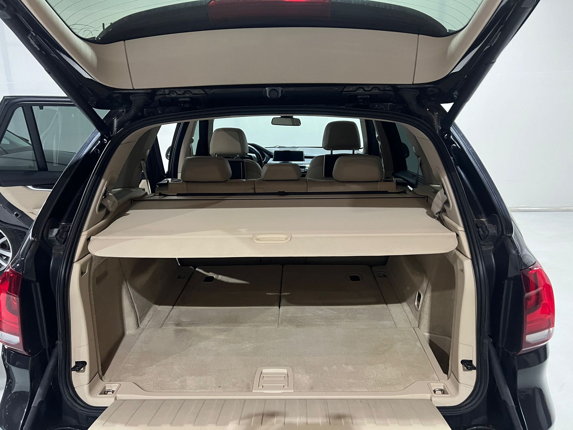 BMW X5 xDrive 30d M-Sport Steptronic-image-10