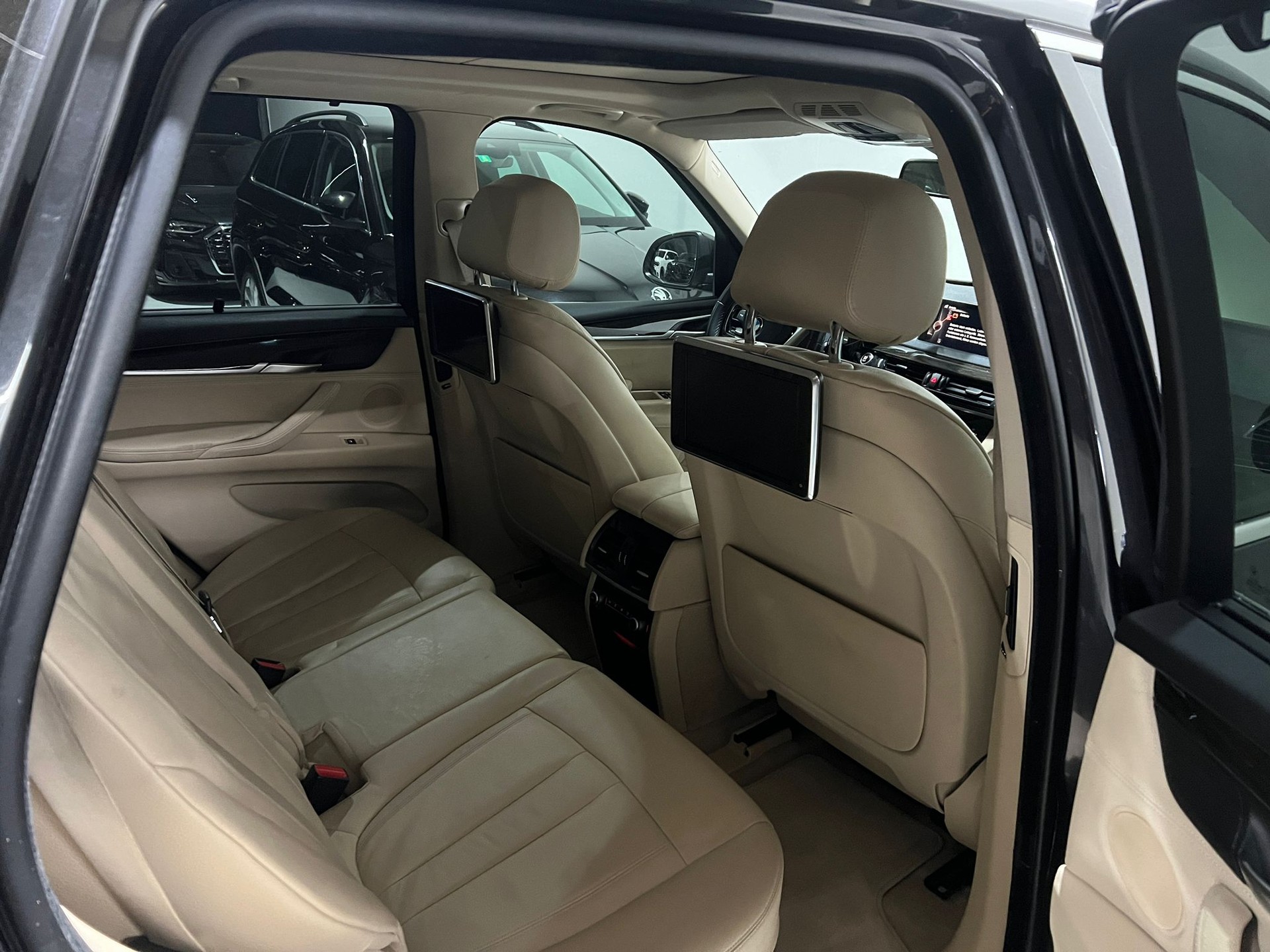 BMW X5 xDrive 30d M-Sport Steptronic-image-15