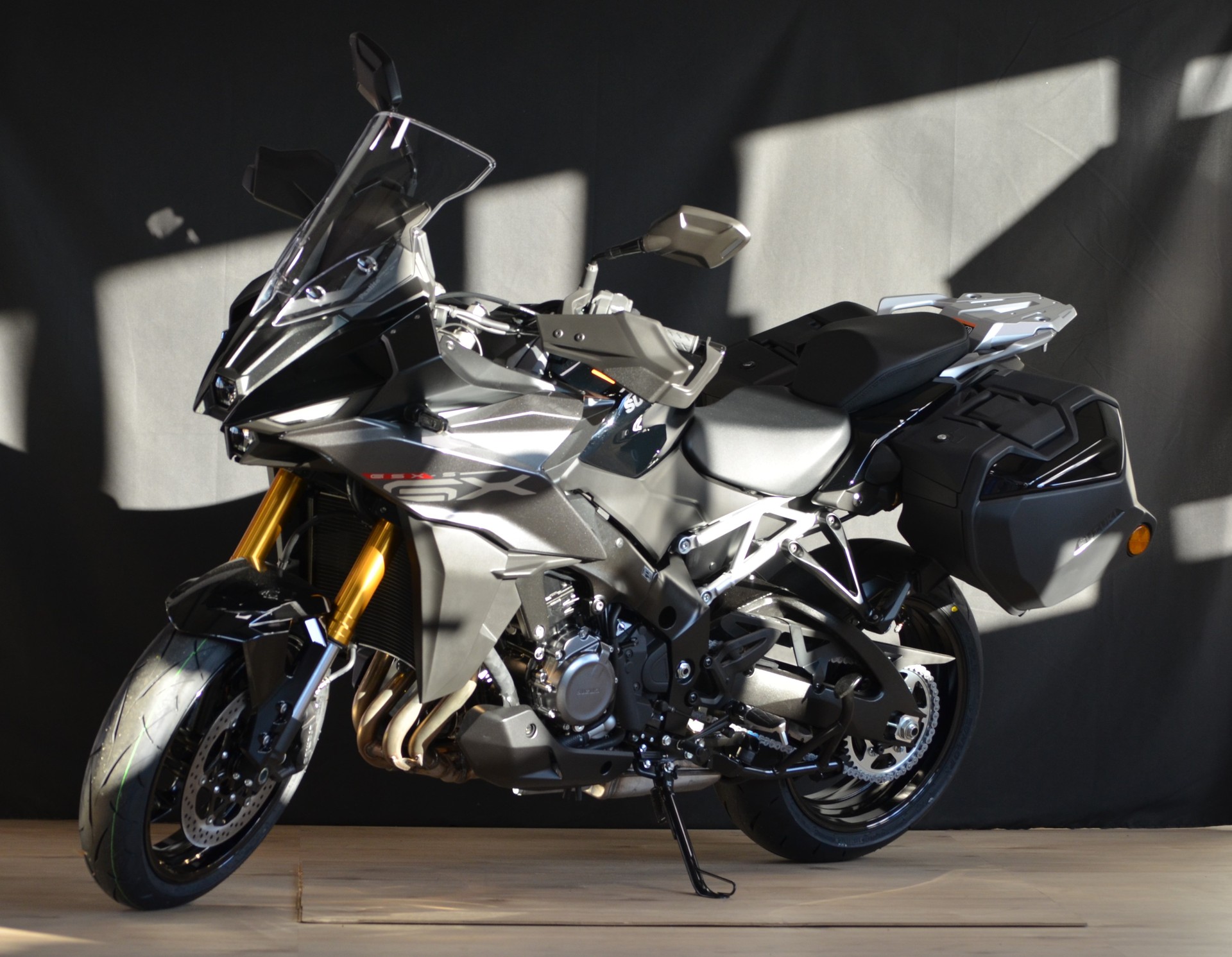 SUZUKI GSX-S 1000 GX TRAVEL MY24-showroom-element-1