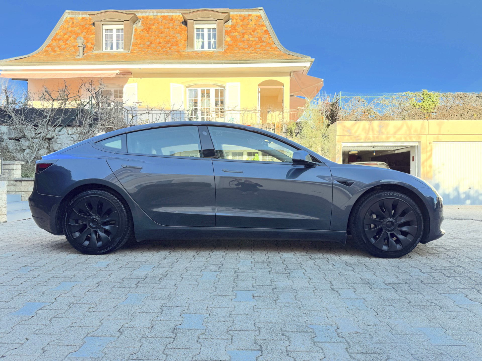 TESLA Model 3 Long Range Dual Motor AWD-image-4