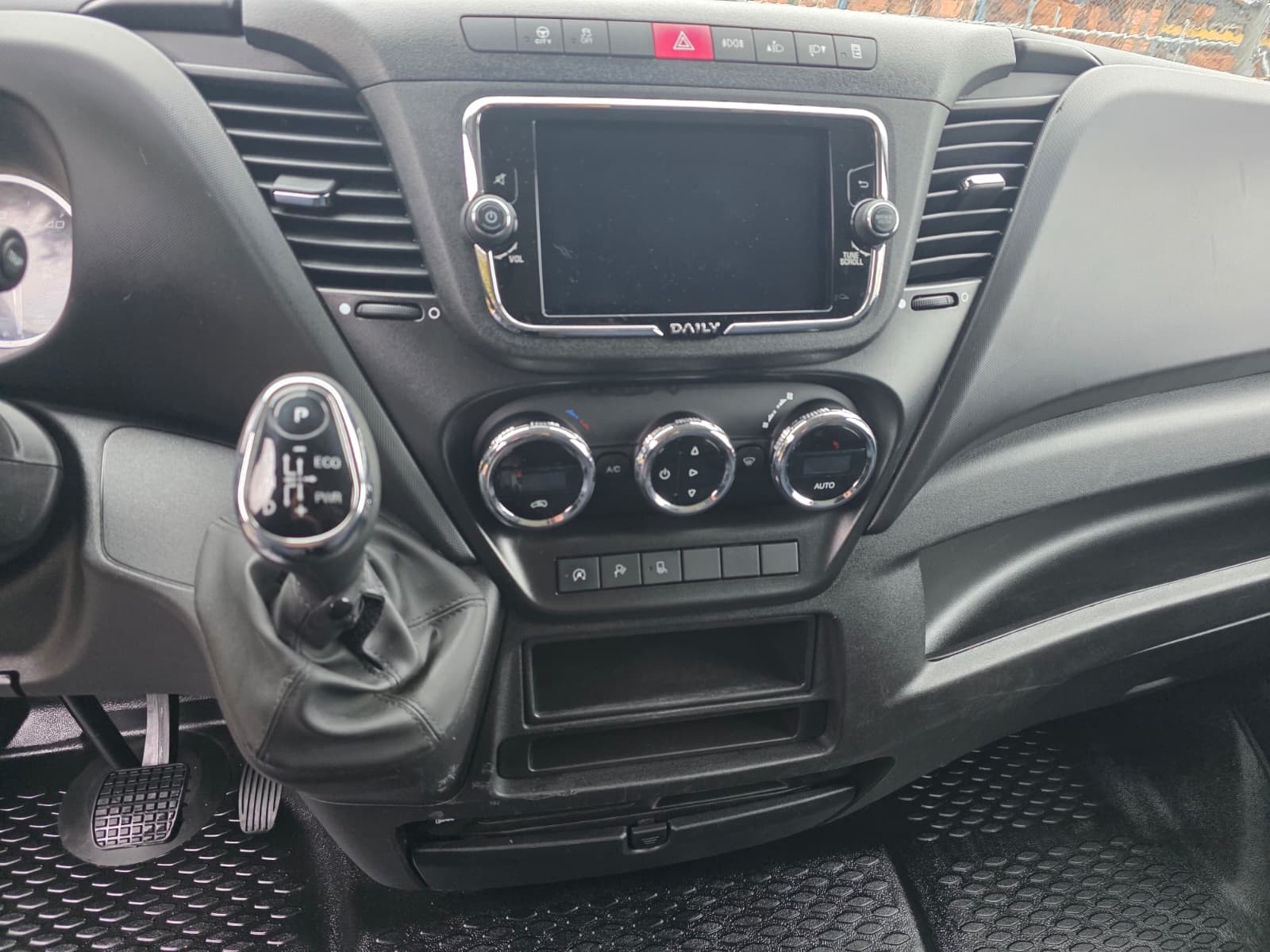IVECO 35S14HA8V Fourgon 12m3 ou-image-12
