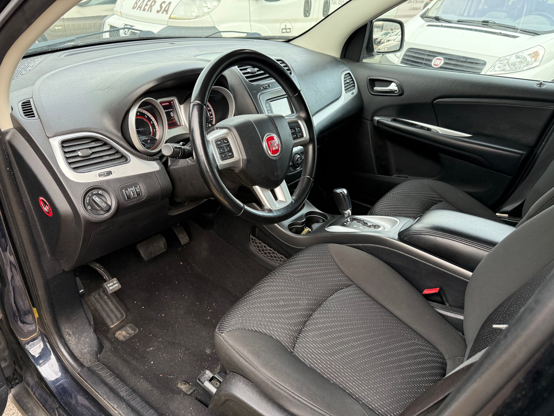FIAT Freemont 3.6 V6 Lounge AWD Automatic-image-6