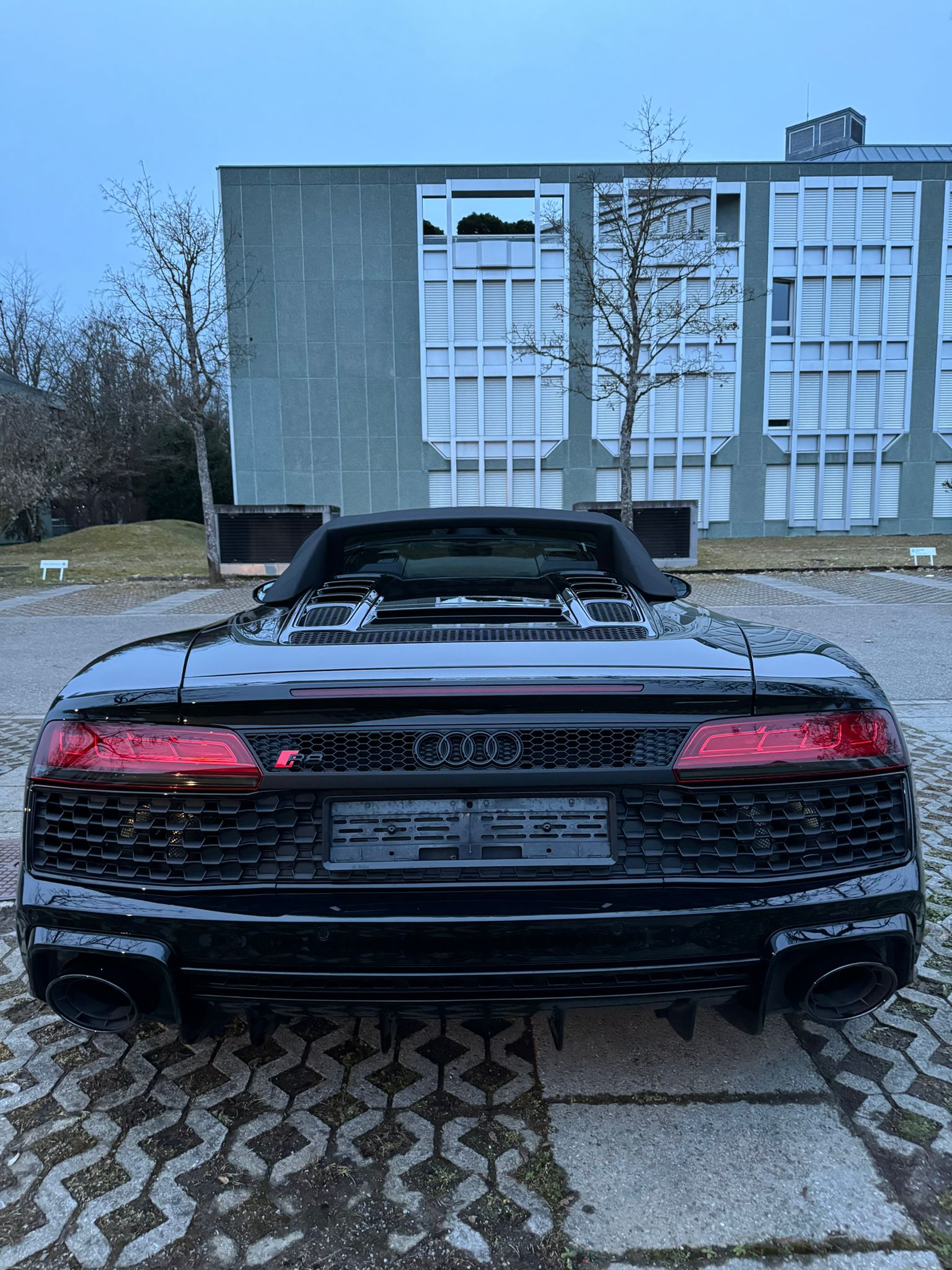 AUDI R8 Spyder RWD S-Tronic-image-5