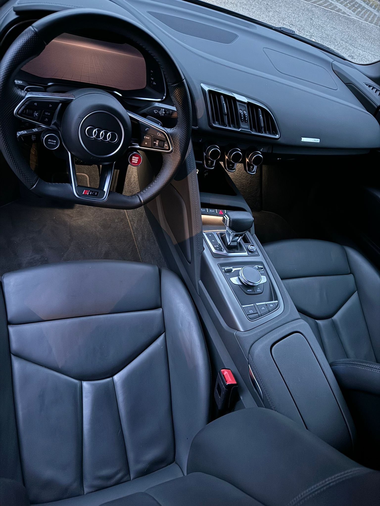 AUDI R8 Spyder RWD S-Tronic-image-10